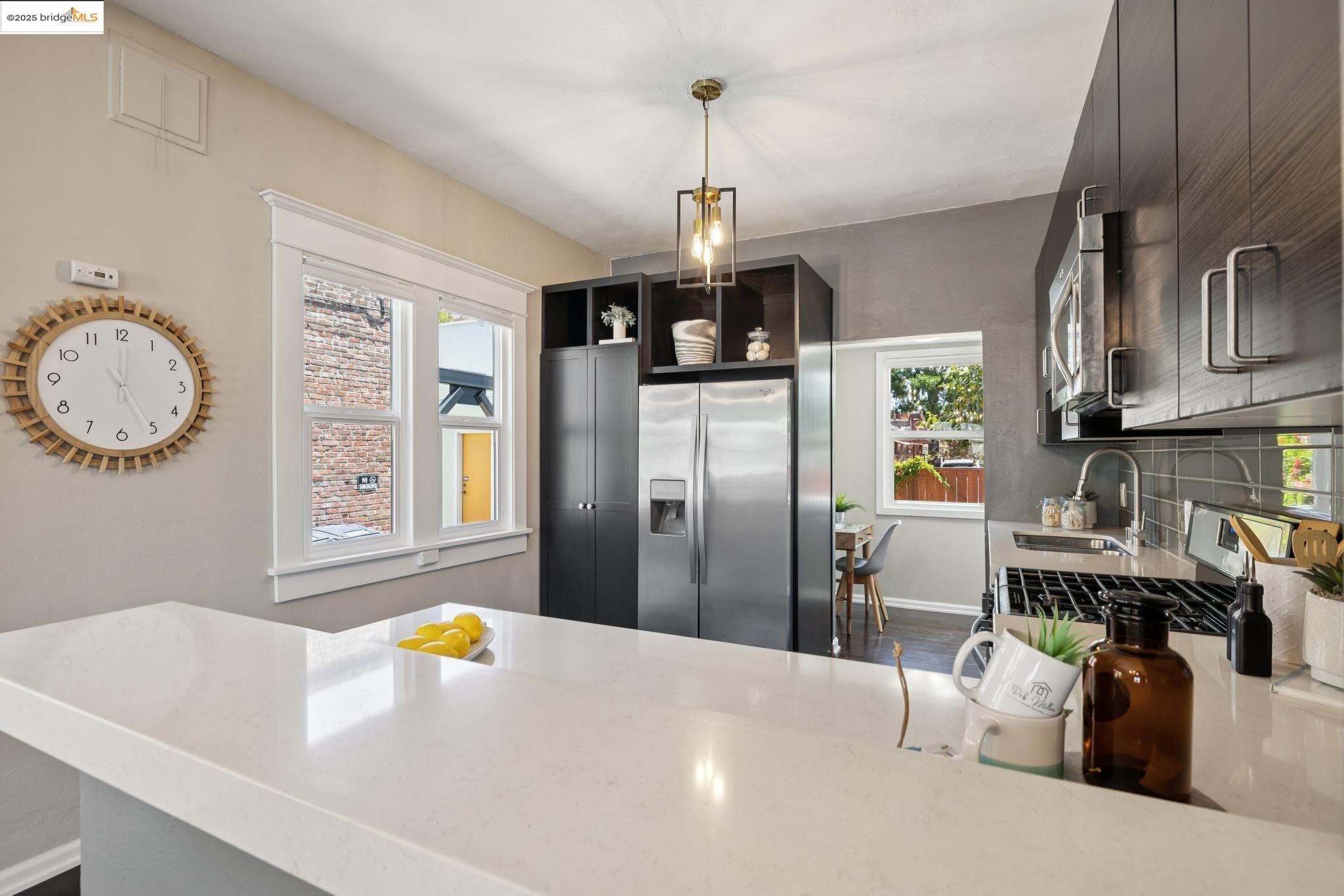 Detail Gallery Image 13 of 36 For 1092 Dwight Way, Berkeley,  CA 94710 - 2 Beds | 2 Baths