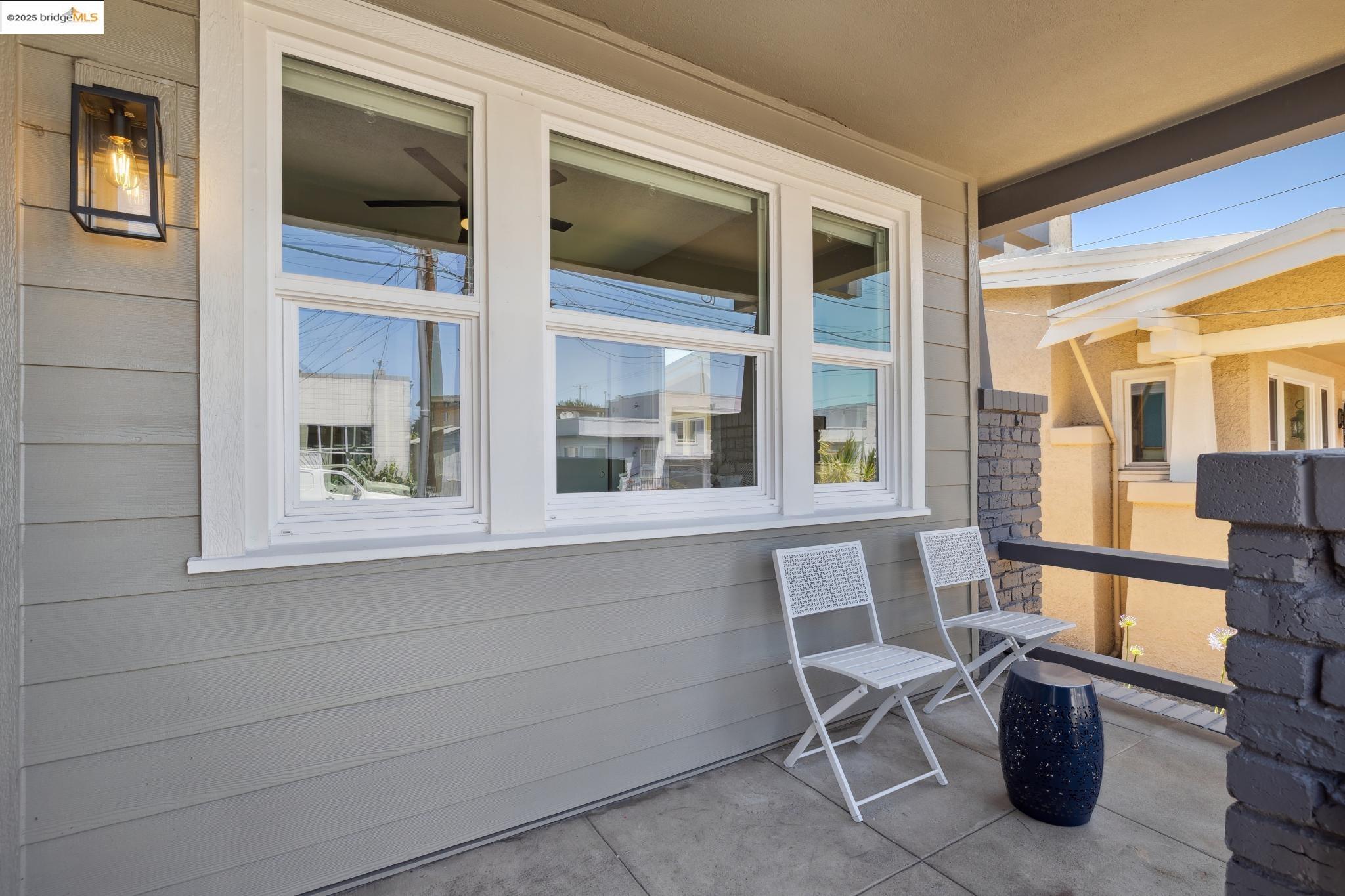 Detail Gallery Image 3 of 36 For 1092 Dwight Way, Berkeley,  CA 94710 - 2 Beds | 2 Baths