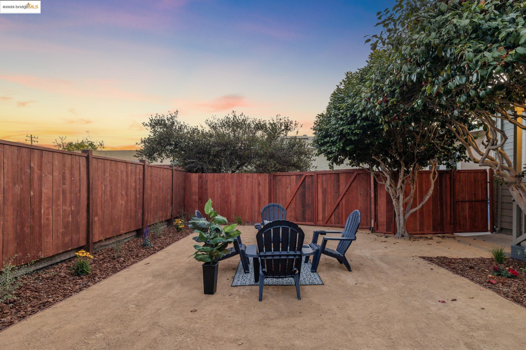 Detail Gallery Image 22 of 36 For 1092 Dwight Way, Berkeley,  CA 94710 - 2 Beds | 2 Baths
