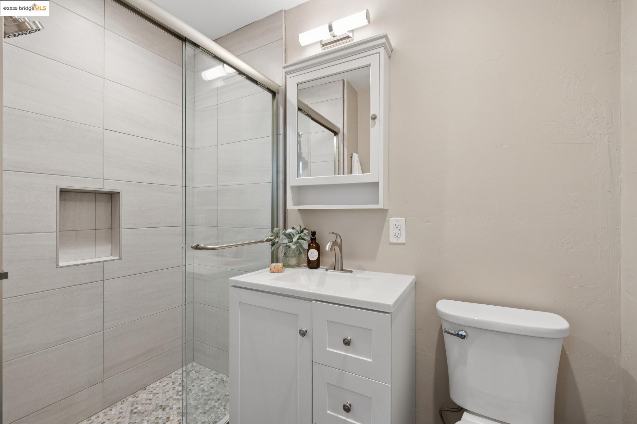 Detail Gallery Image 27 of 36 For 1092 Dwight Way, Berkeley,  CA 94710 - 2 Beds | 2 Baths