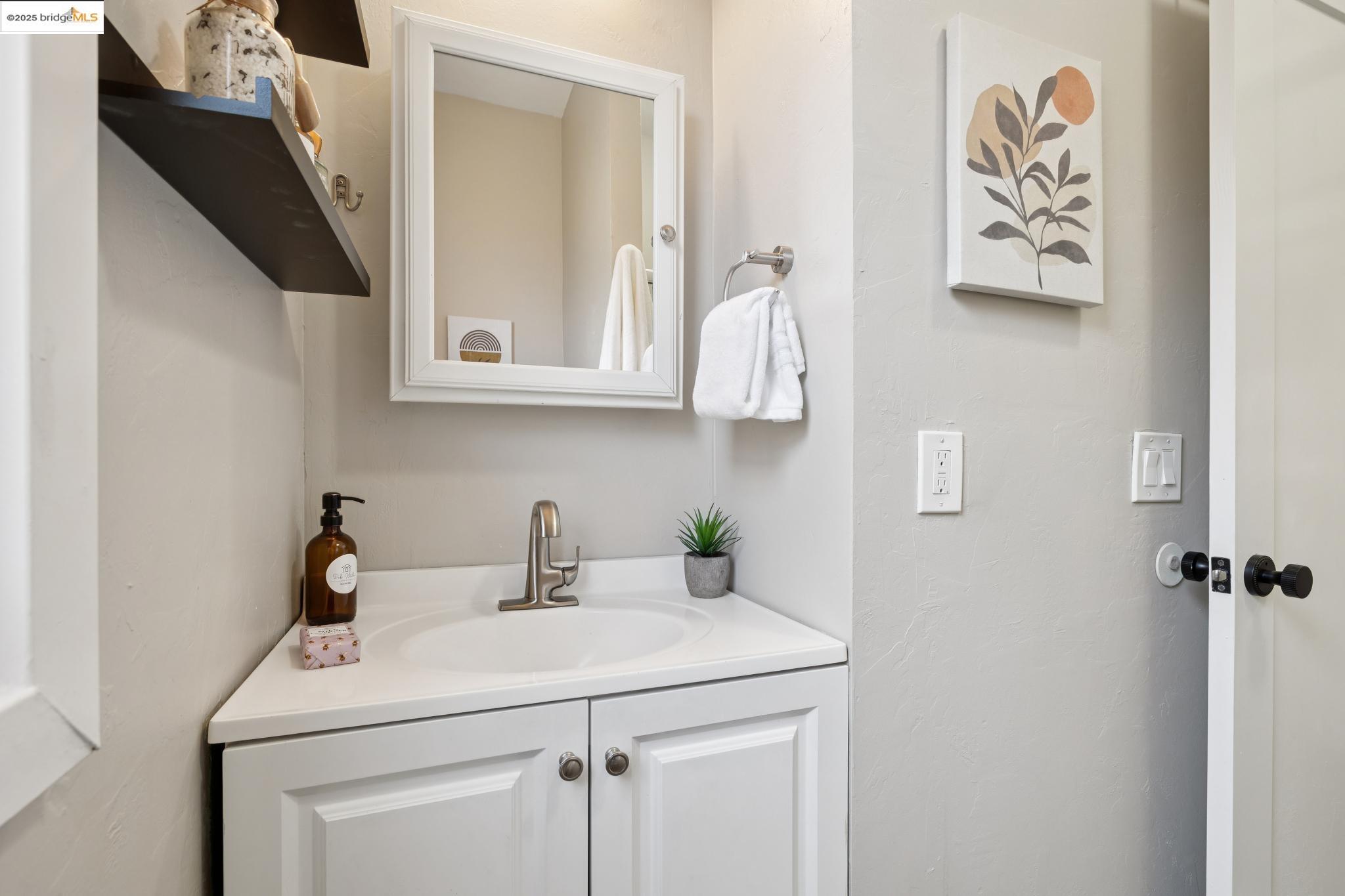 Detail Gallery Image 34 of 36 For 1092 Dwight Way, Berkeley,  CA 94710 - 2 Beds | 2 Baths