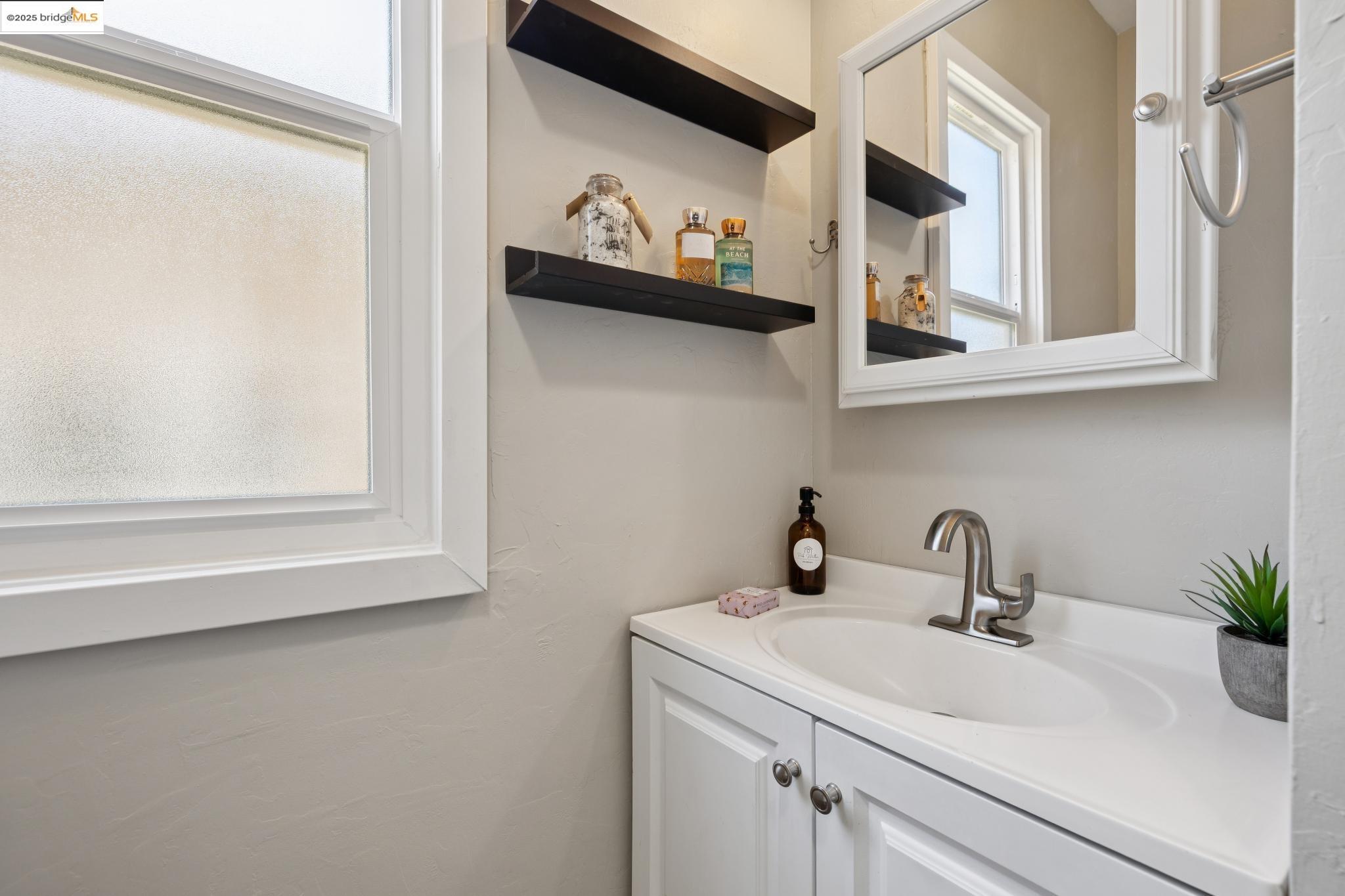 Detail Gallery Image 34 of 37 For 1092 Dwight Way, Berkeley,  CA 94710 - 2 Beds | 2 Baths