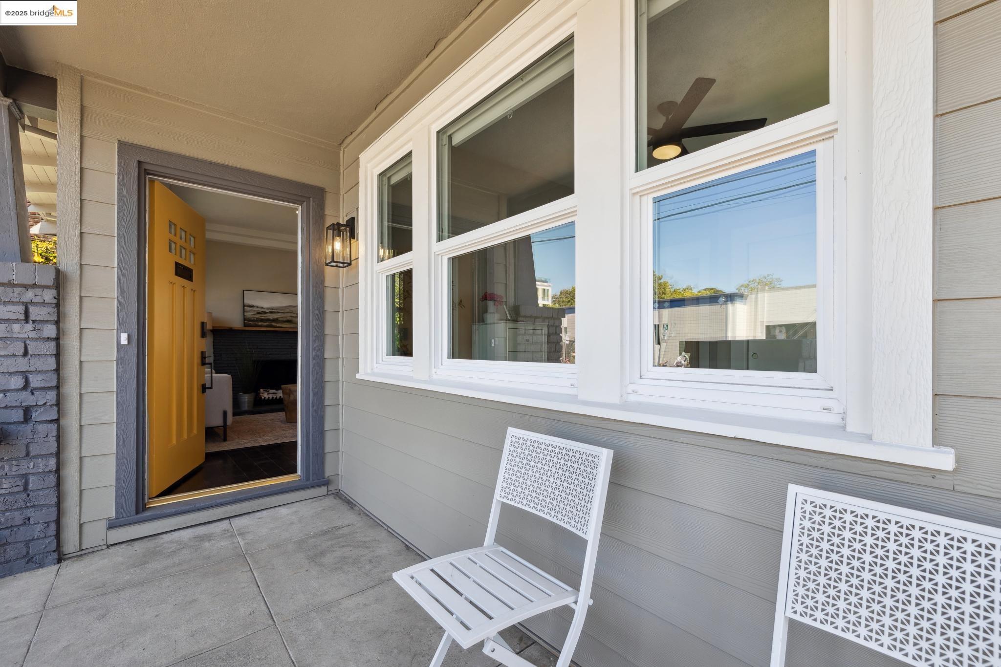 Detail Gallery Image 5 of 36 For 1092 Dwight Way, Berkeley,  CA 94710 - 2 Beds | 2 Baths