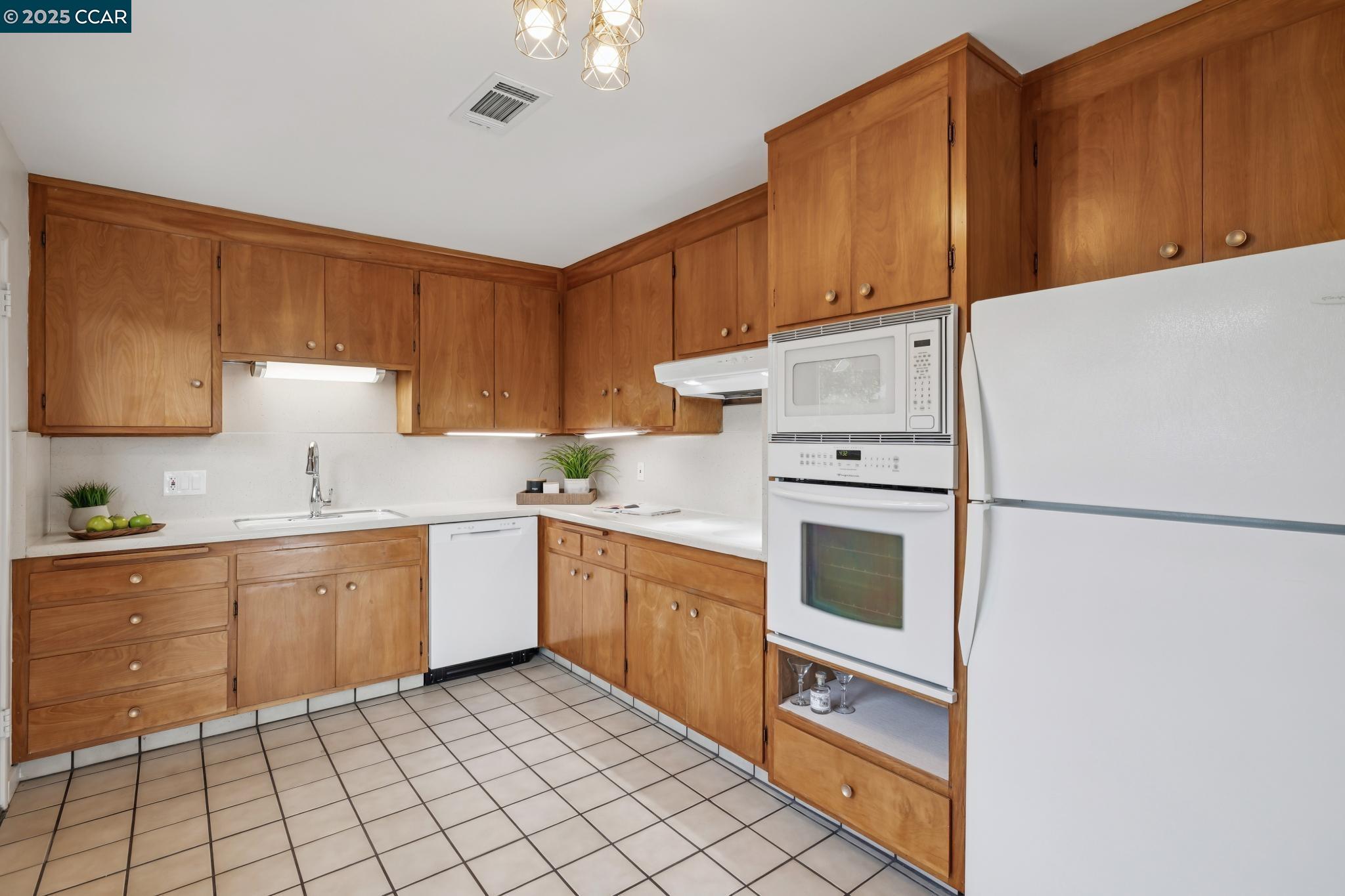 Detail Gallery Image 19 of 59 For 1875 Willow Ave, San Leandro,  CA 94579 - 3 Beds | 2 Baths