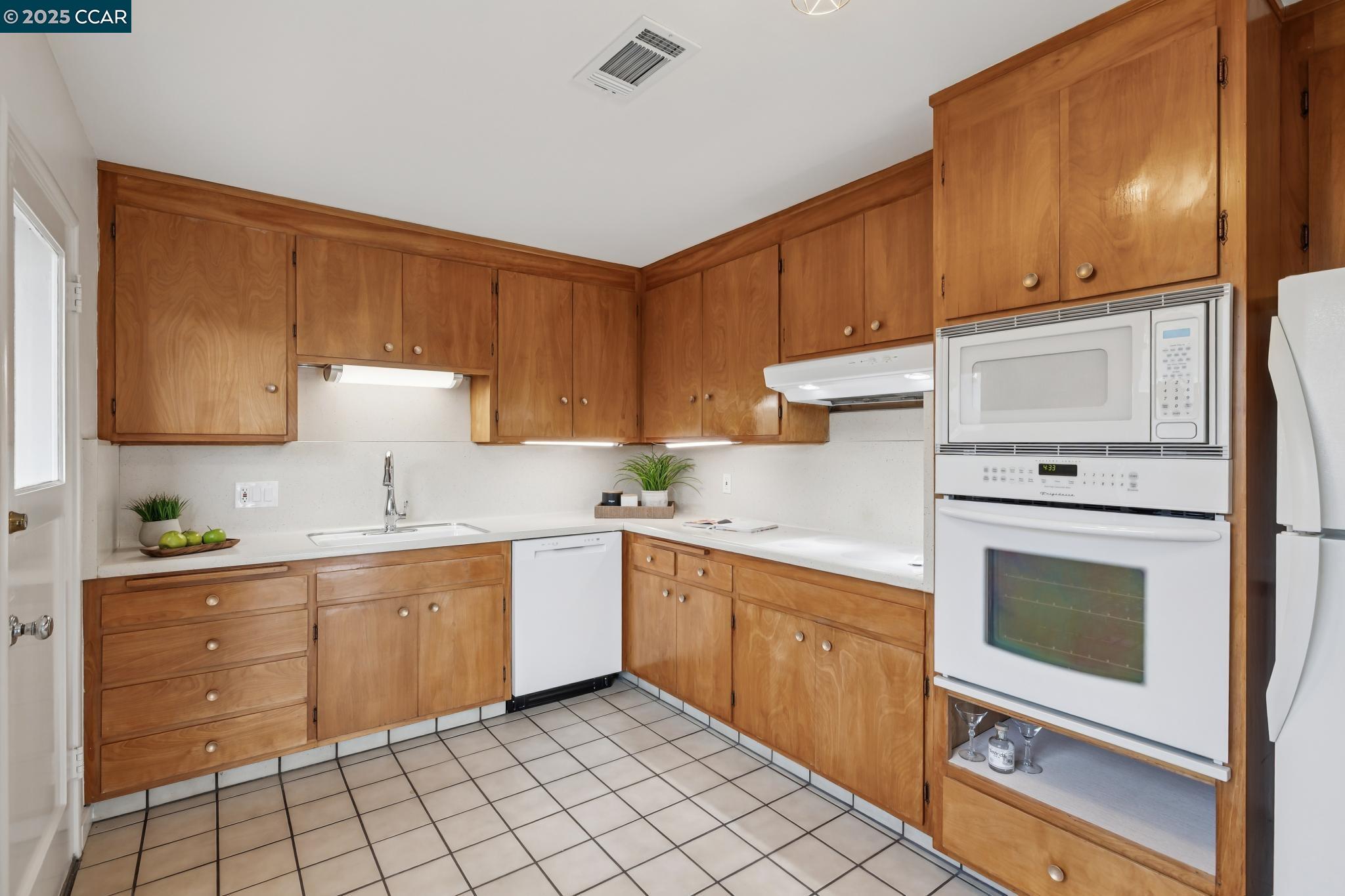 Detail Gallery Image 20 of 59 For 1875 Willow Ave, San Leandro,  CA 94579 - 3 Beds | 2 Baths