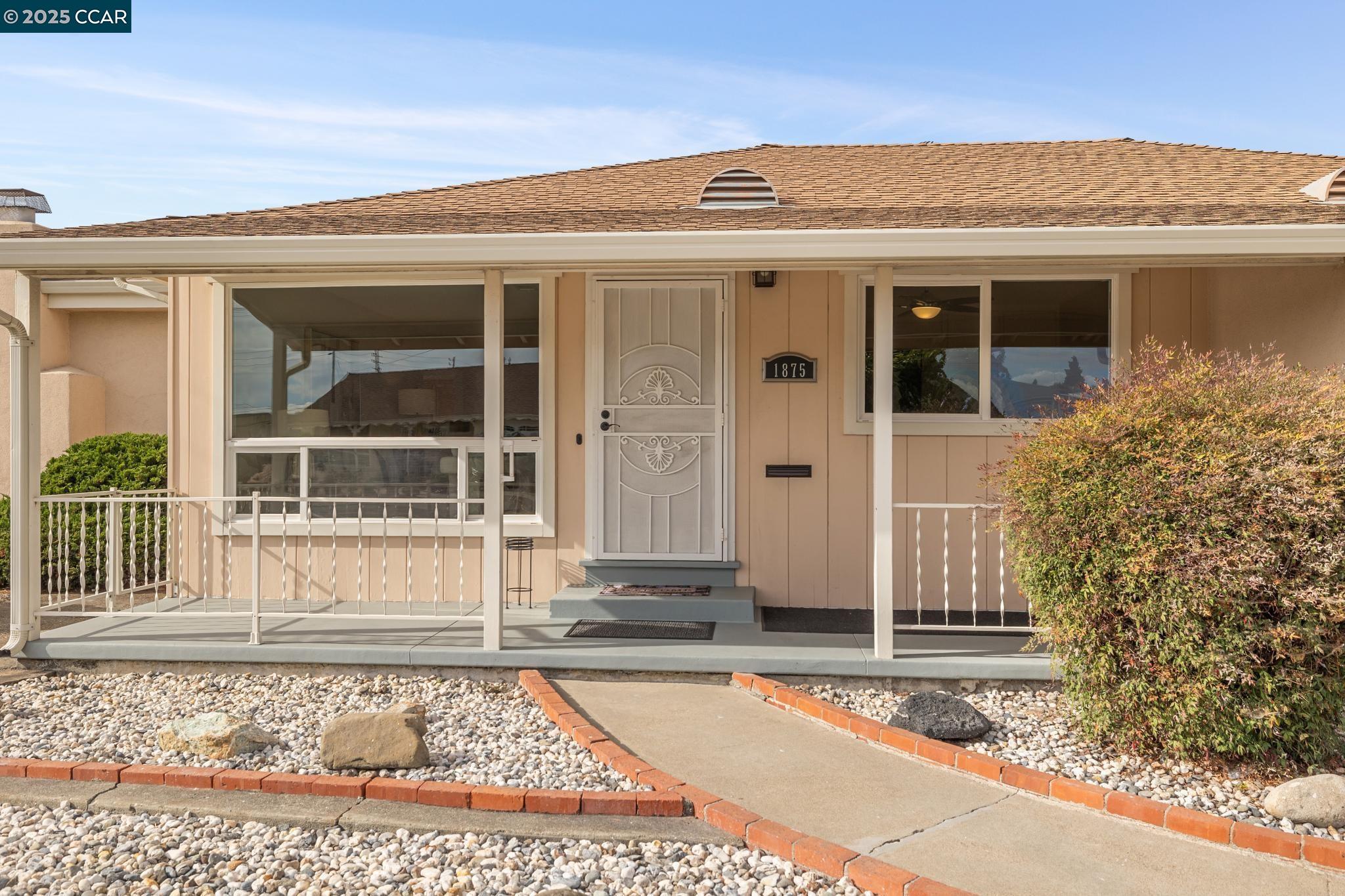 Detail Gallery Image 3 of 59 For 1875 Willow Ave, San Leandro,  CA 94579 - 3 Beds | 2 Baths