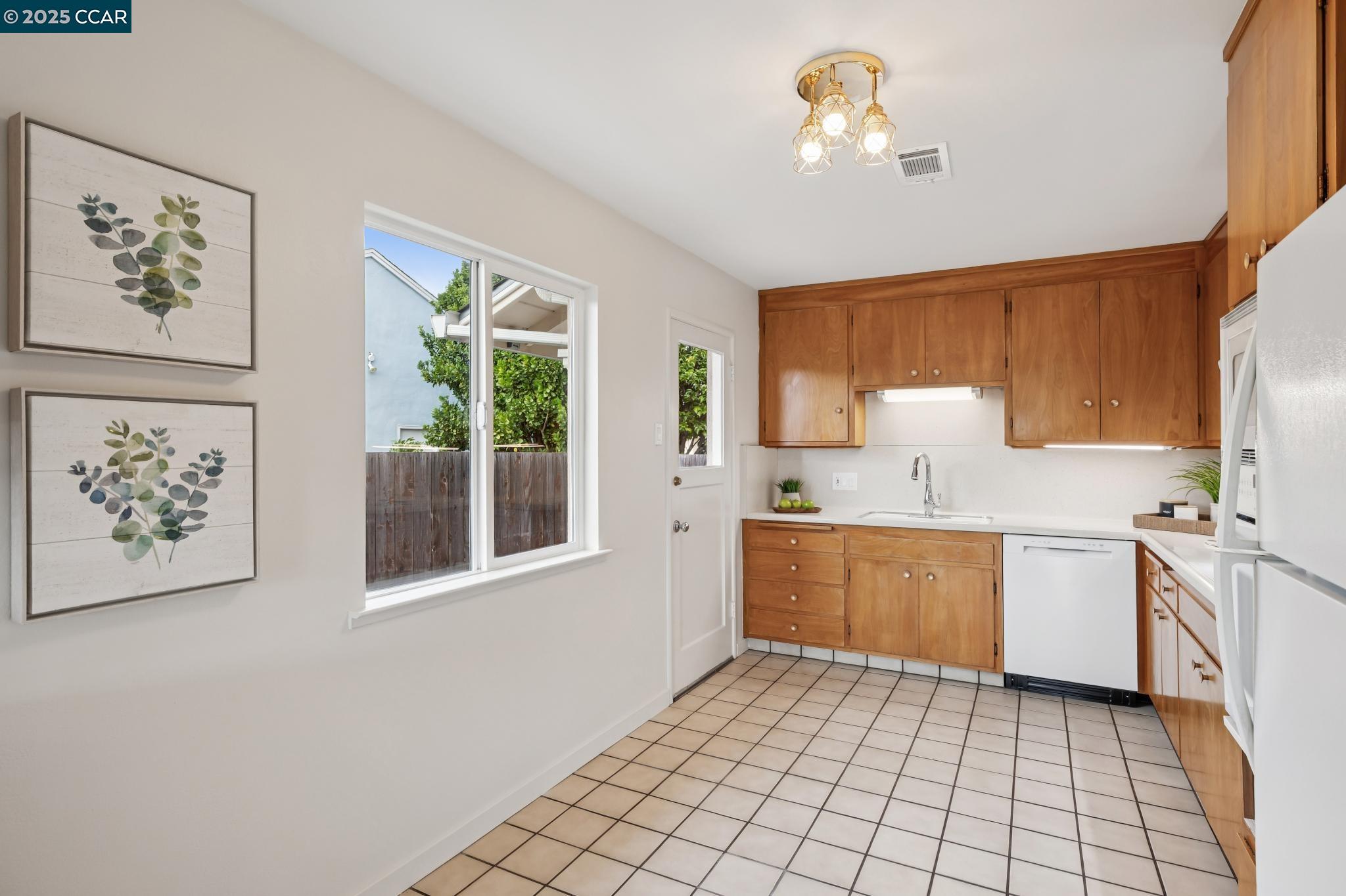 Detail Gallery Image 24 of 59 For 1875 Willow Ave, San Leandro,  CA 94579 - 3 Beds | 2 Baths