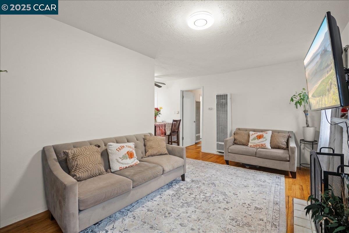 Detail Gallery Image 4 of 15 For 956 Wilson Ave, Richmond,  CA 94805 - 2 Beds | 1 Baths