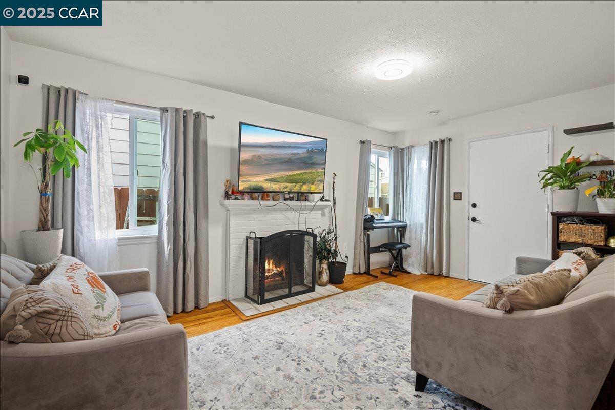 Detail Gallery Image 5 of 15 For 956 Wilson Ave, Richmond,  CA 94805 - 2 Beds | 1 Baths