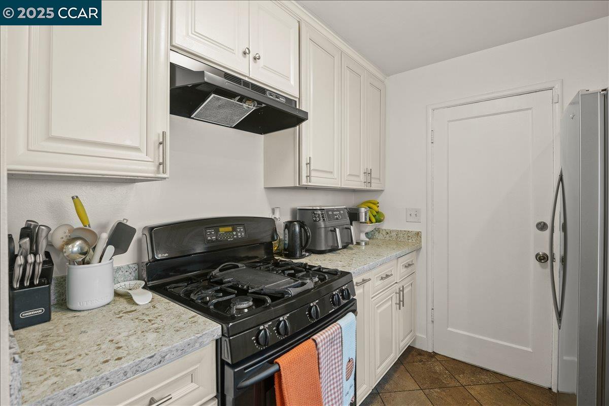 Detail Gallery Image 9 of 15 For 956 Wilson Ave, Richmond,  CA 94805 - 2 Beds | 1 Baths