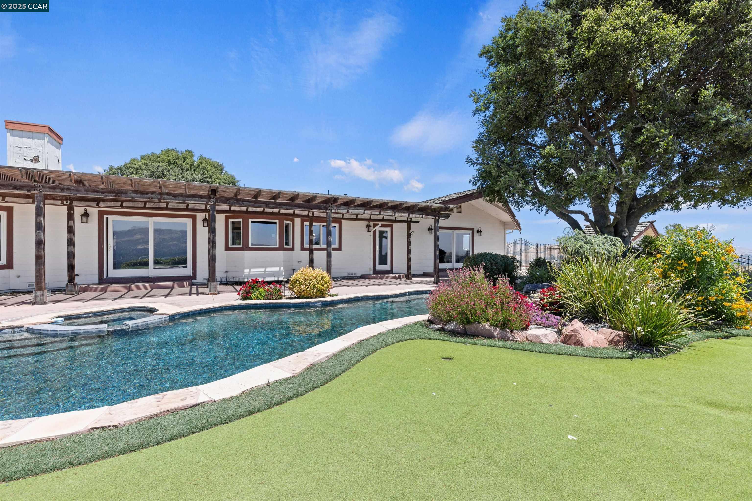 Detail Gallery Image 2 of 52 For 70 Sherburne Hills, Danville,  CA 94526-9999 - 4 Beds | 3 Baths