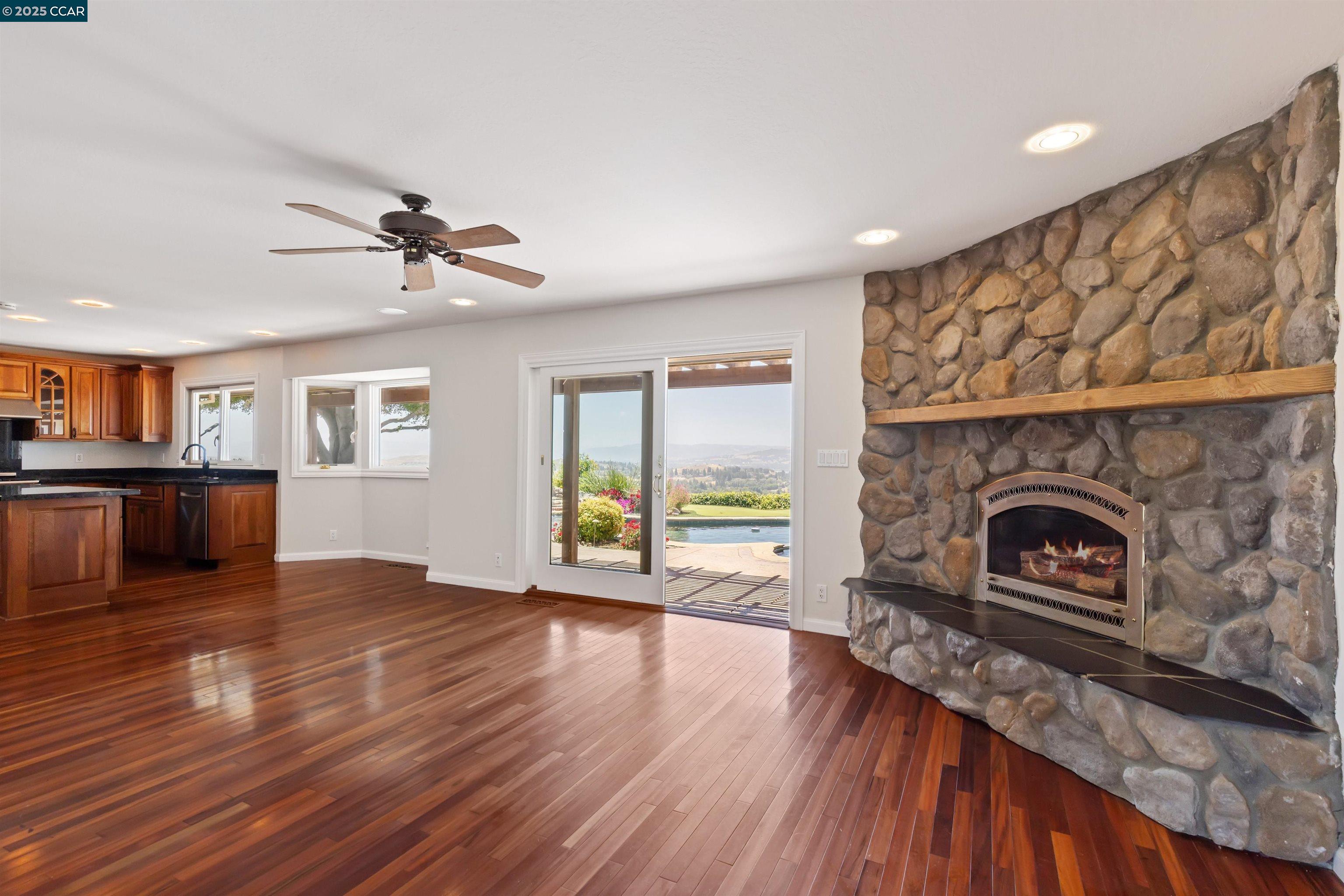 Detail Gallery Image 14 of 52 For 70 Sherburne Hills, Danville,  CA 94526-9999 - 4 Beds | 3 Baths
