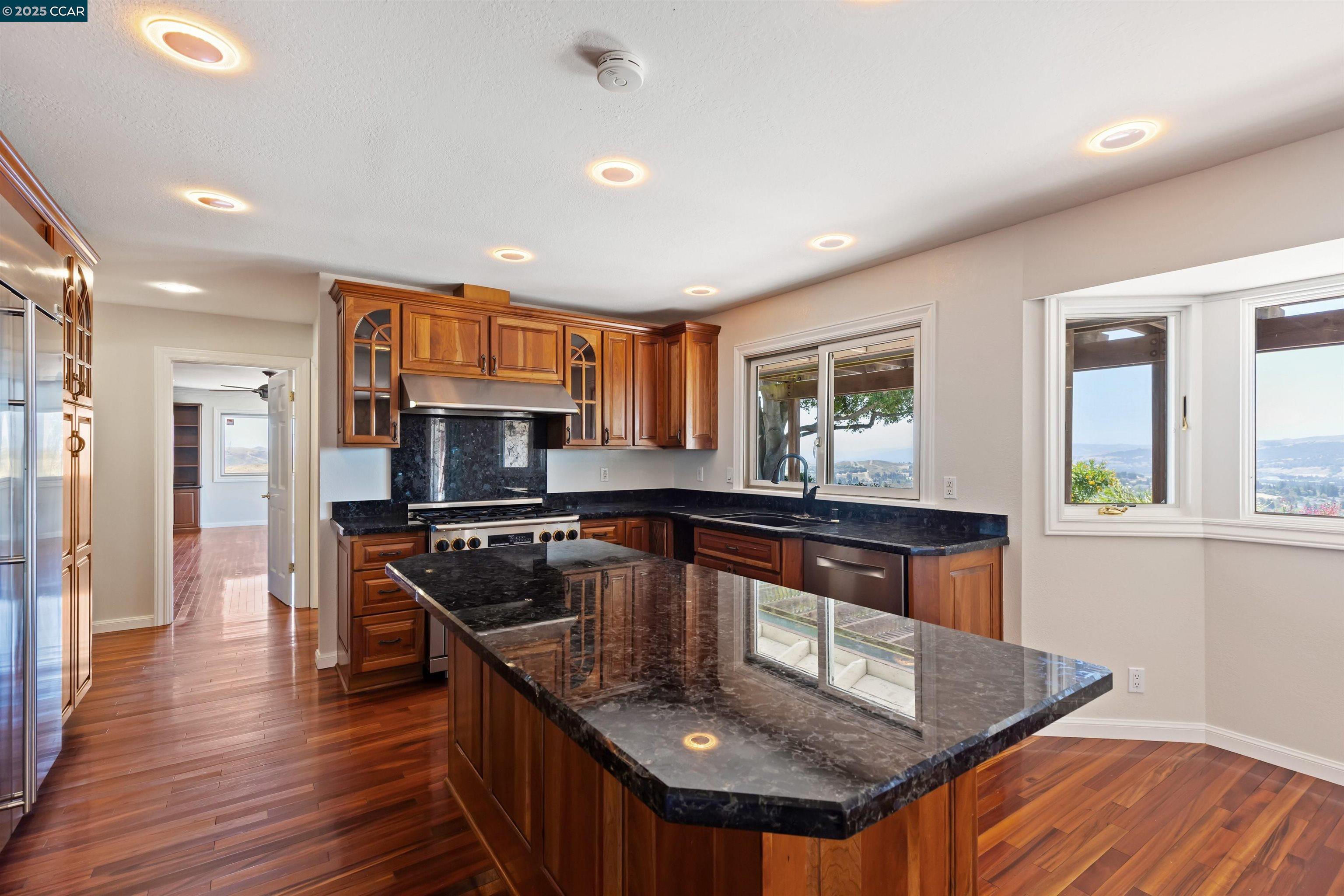 Detail Gallery Image 18 of 52 For 70 Sherburne Hills, Danville,  CA 94526-9999 - 4 Beds | 3 Baths
