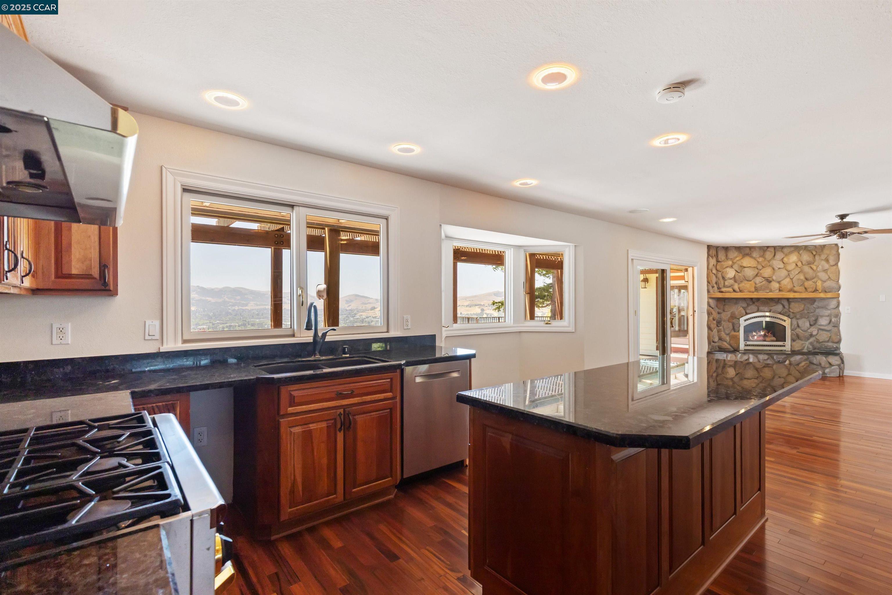 Detail Gallery Image 20 of 52 For 70 Sherburne Hills, Danville,  CA 94526-9999 - 4 Beds | 3 Baths