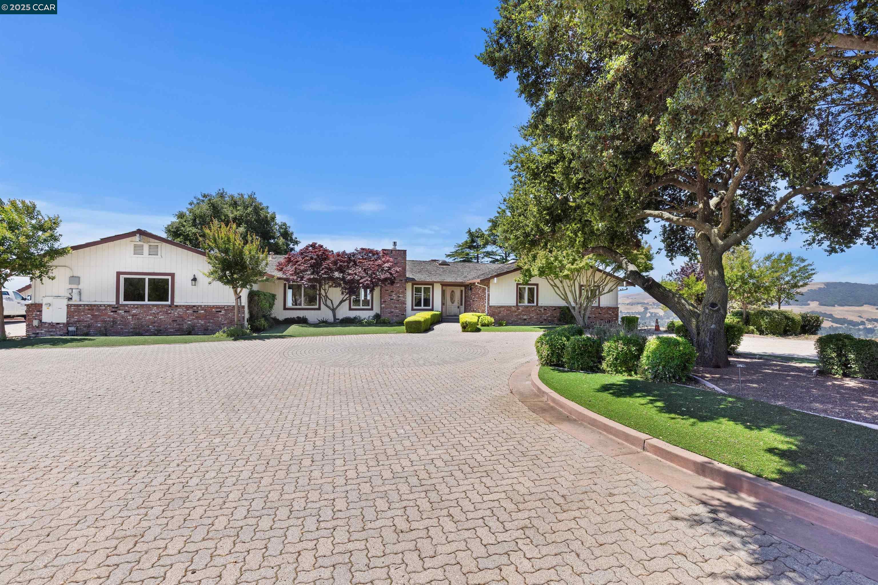 Detail Gallery Image 5 of 52 For 70 Sherburne Hills, Danville,  CA 94526-9999 - 4 Beds | 3 Baths