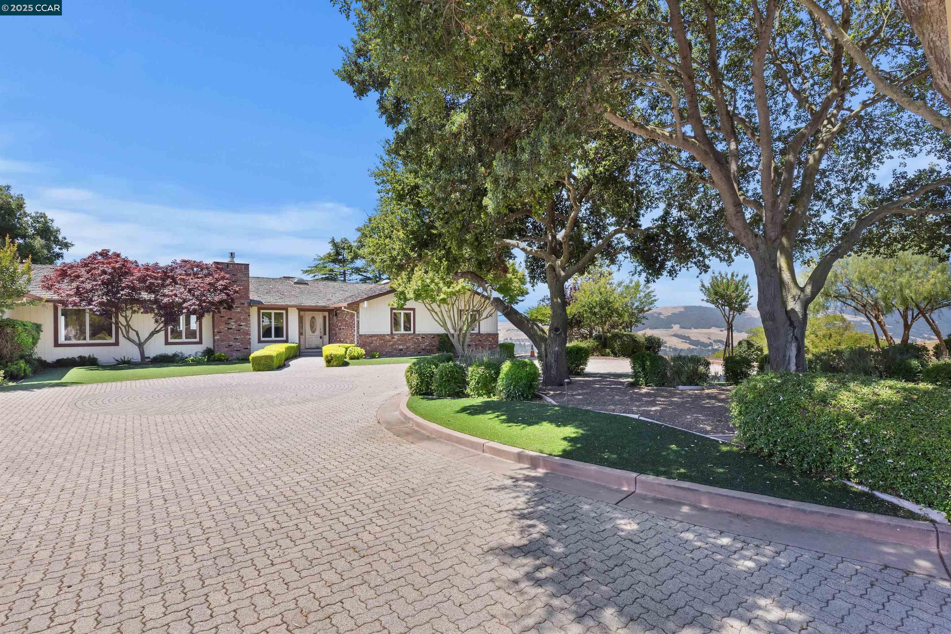 Detail Gallery Image 6 of 52 For 70 Sherburne Hills, Danville,  CA 94526-9999 - 4 Beds | 3 Baths