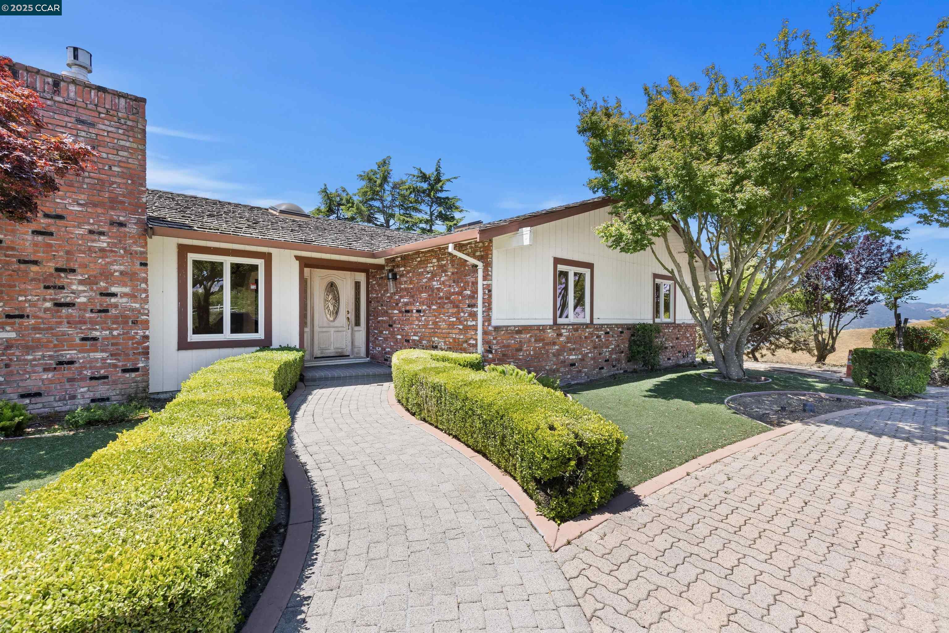 Detail Gallery Image 7 of 52 For 70 Sherburne Hills, Danville,  CA 94526-9999 - 4 Beds | 3 Baths