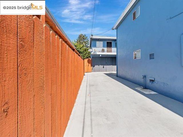 Detail Gallery Image 4 of 60 For 1011 Delaware St, Berkeley,  CA 94710 - – Beds | – Baths