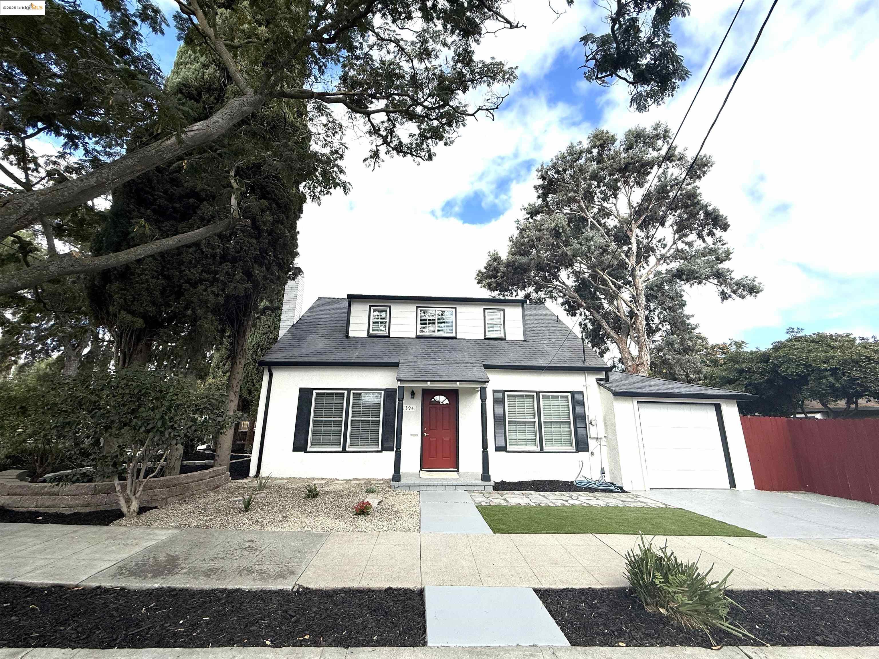 Detail Gallery Image 1 of 28 For 1394 Pine St, Pittsburg,  CA 94565 - 3 Beds | 2 Baths