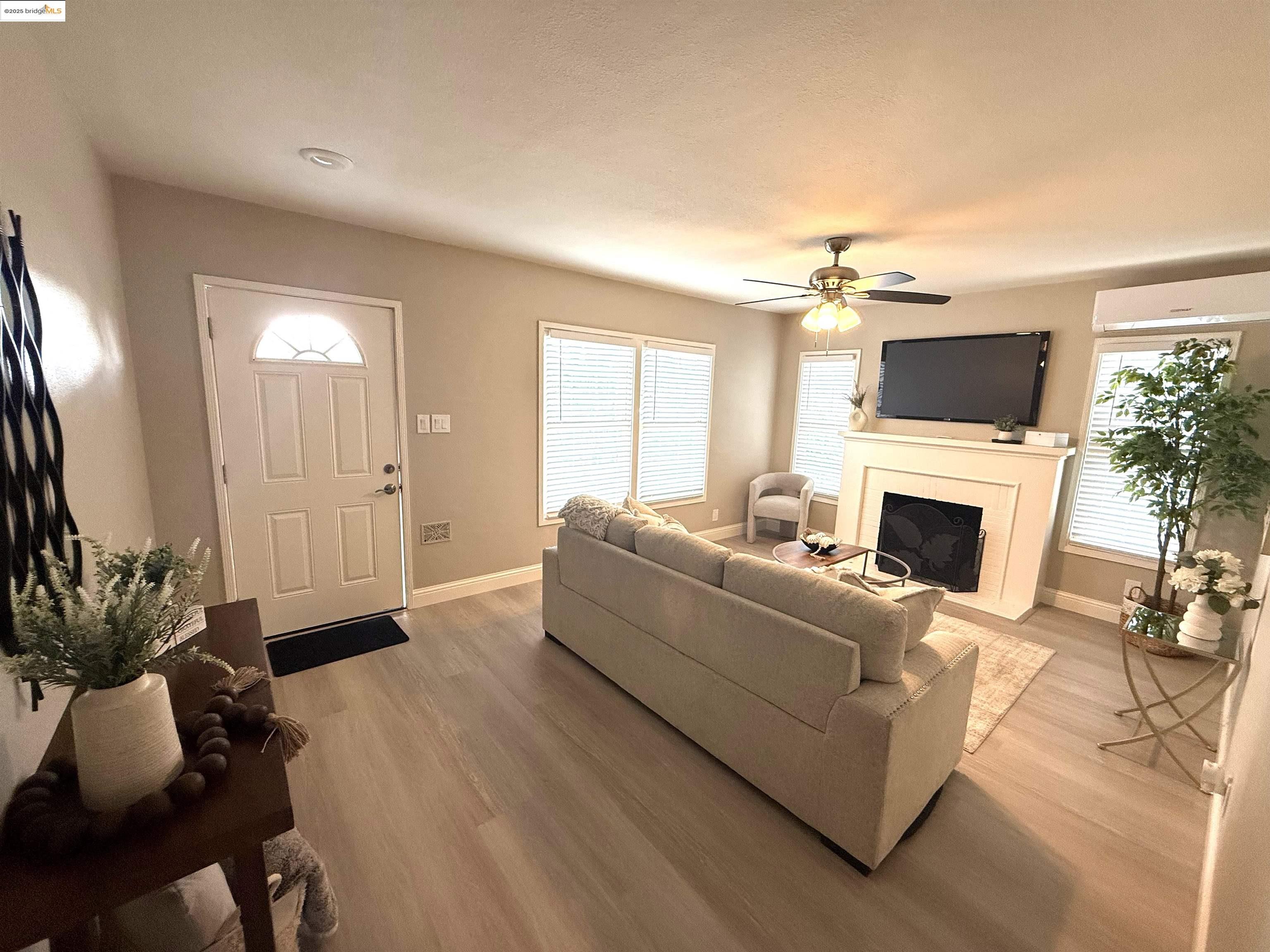 Detail Gallery Image 3 of 28 For 1394 Pine St, Pittsburg,  CA 94565 - 3 Beds | 2 Baths