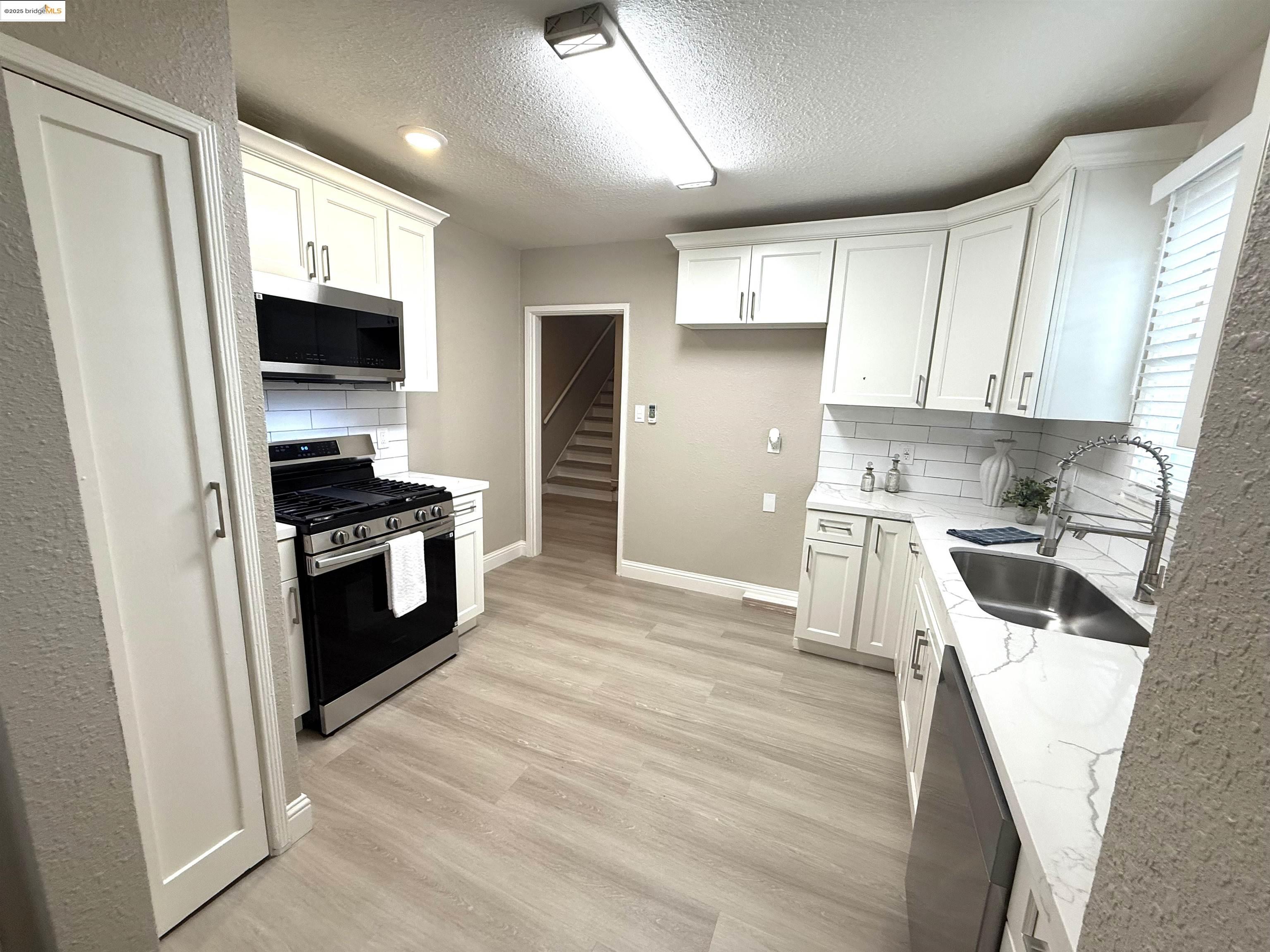Detail Gallery Image 6 of 28 For 1394 Pine St, Pittsburg,  CA 94565 - 3 Beds | 2 Baths