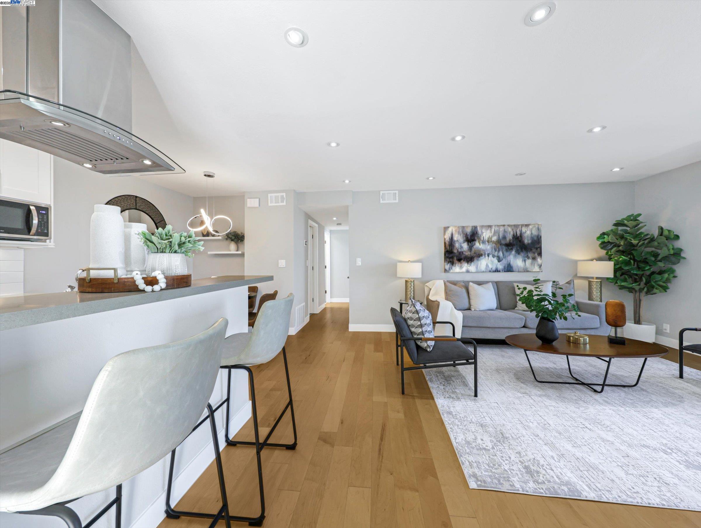 Detail Gallery Image 3 of 34 For 44 Lodato Ave #APT 212,  San Mateo,  CA 94403 - 2 Beds | 2 Baths