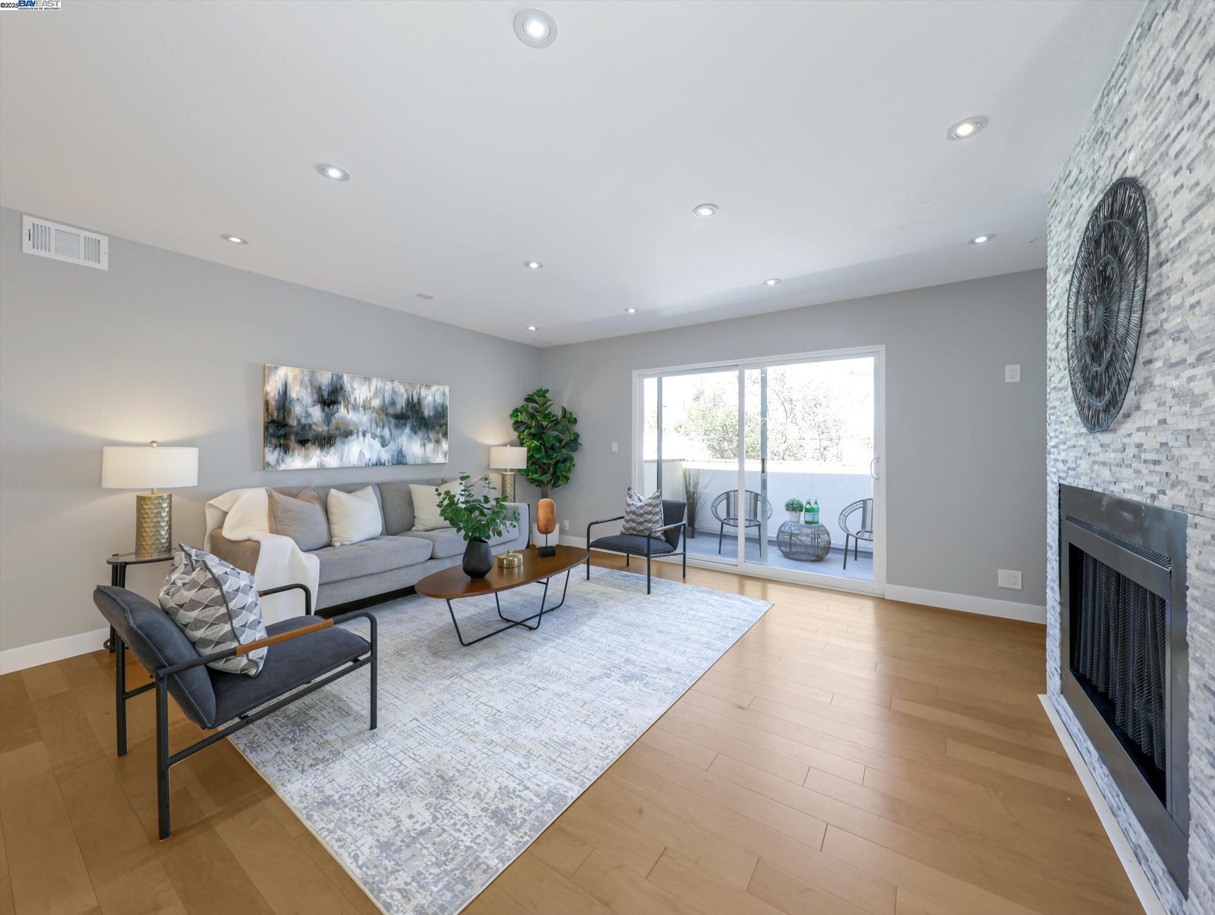 Detail Gallery Image 4 of 34 For 44 Lodato Ave #APT 212,  San Mateo,  CA 94403 - 2 Beds | 2 Baths