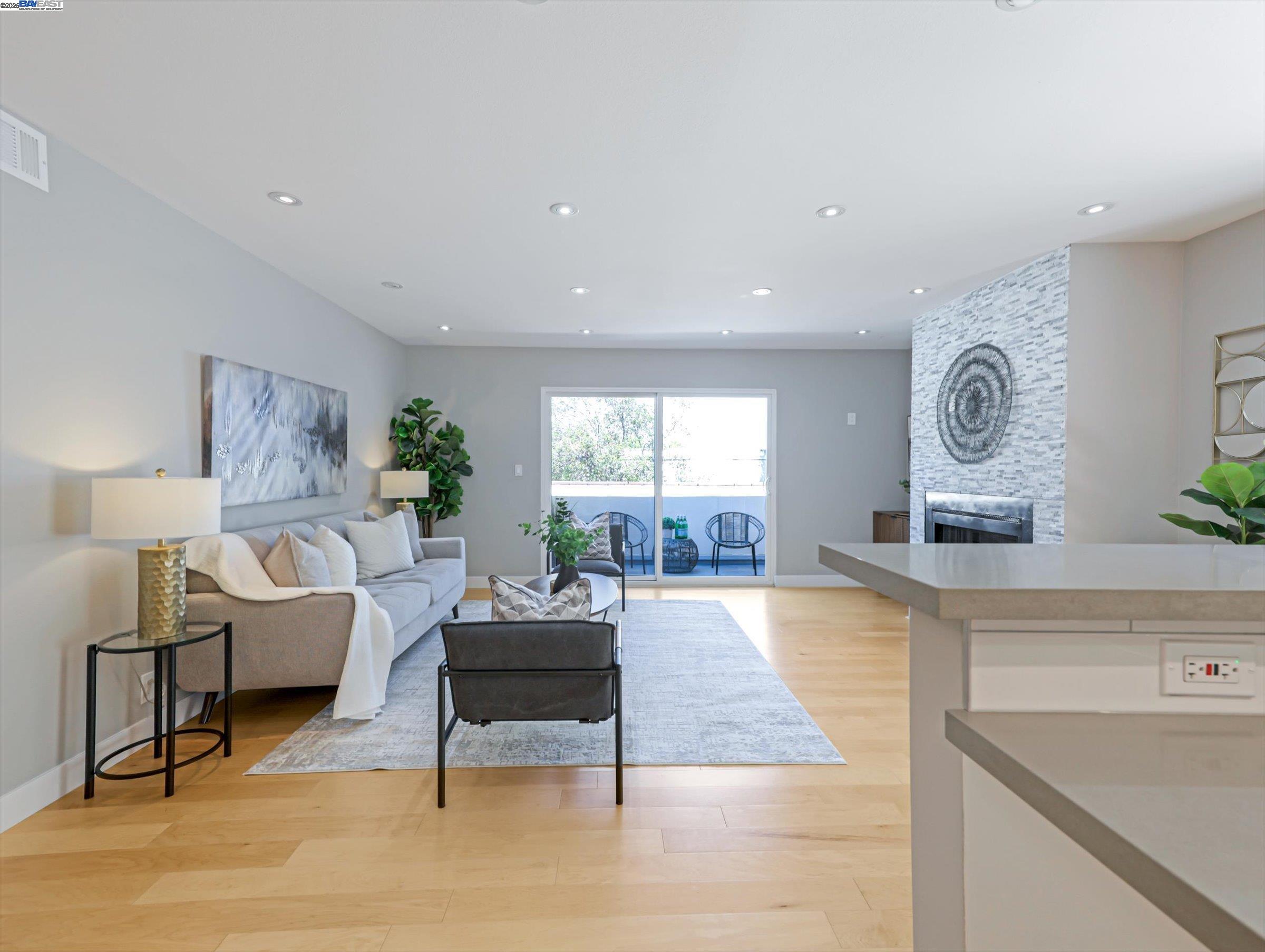 Detail Gallery Image 10 of 34 For 44 Lodato Ave #APT 212,  San Mateo,  CA 94403 - 2 Beds | 2 Baths