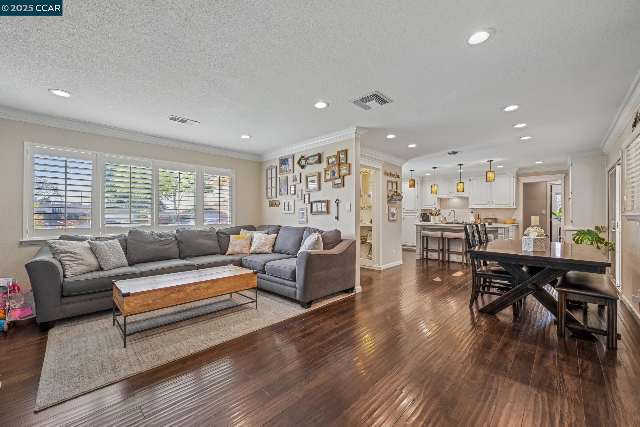 Detail Gallery Image 11 of 45 For 822 Cortez Ct, Livermore,  CA 94550 - 3 Beds | 2 Baths