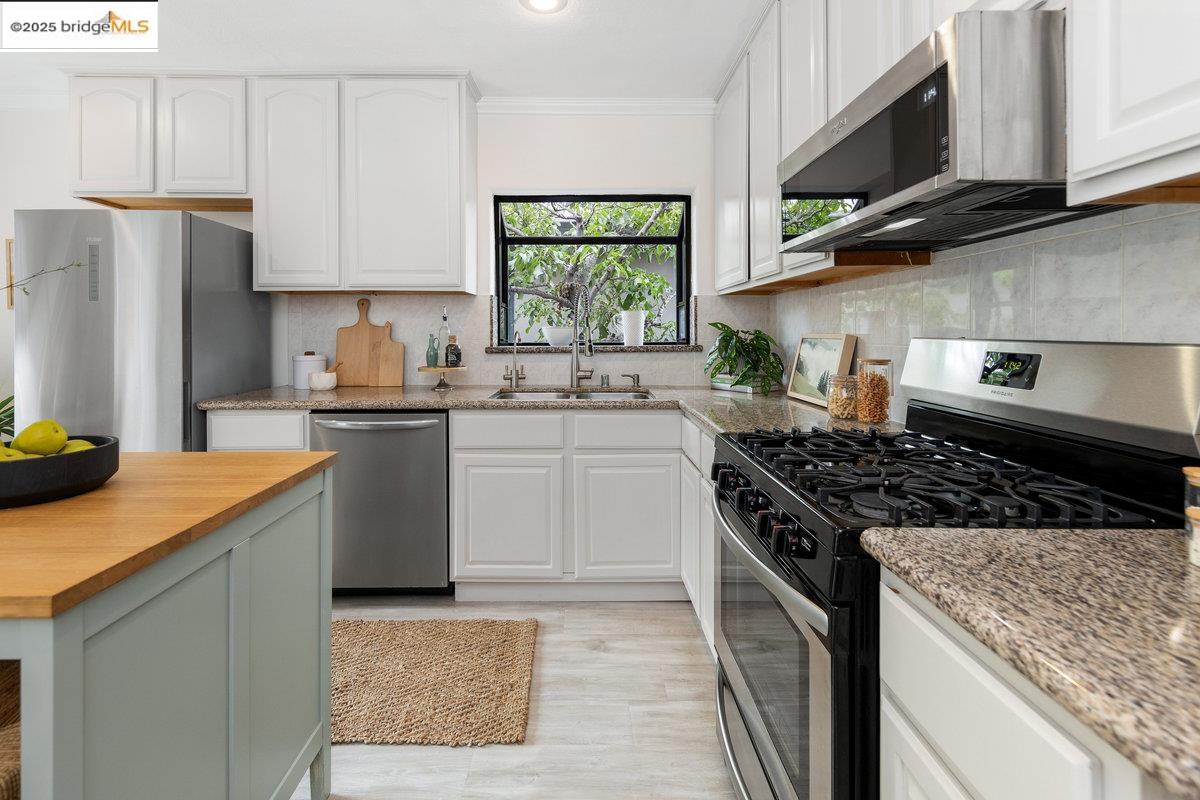 Detail Gallery Image 15 of 39 For 3826 Lincoln Ave, Oakland,  CA 94602 - 2 Beds | 1 Baths