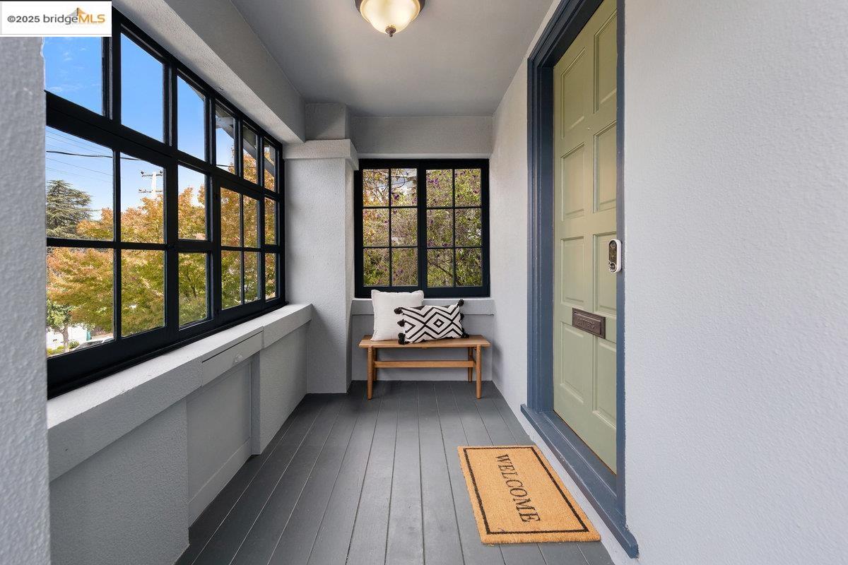 Detail Gallery Image 3 of 39 For 3826 Lincoln Ave, Oakland,  CA 94602 - 2 Beds | 1 Baths