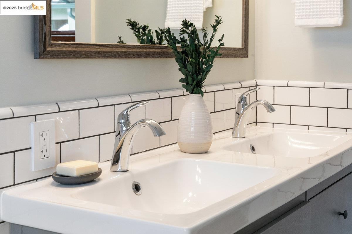 Detail Gallery Image 24 of 39 For 3826 Lincoln Ave, Oakland,  CA 94602 - 2 Beds | 1 Baths
