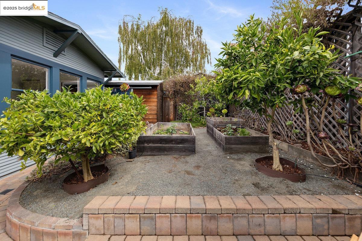 Detail Gallery Image 33 of 39 For 3826 Lincoln Ave, Oakland,  CA 94602 - 2 Beds | 1 Baths