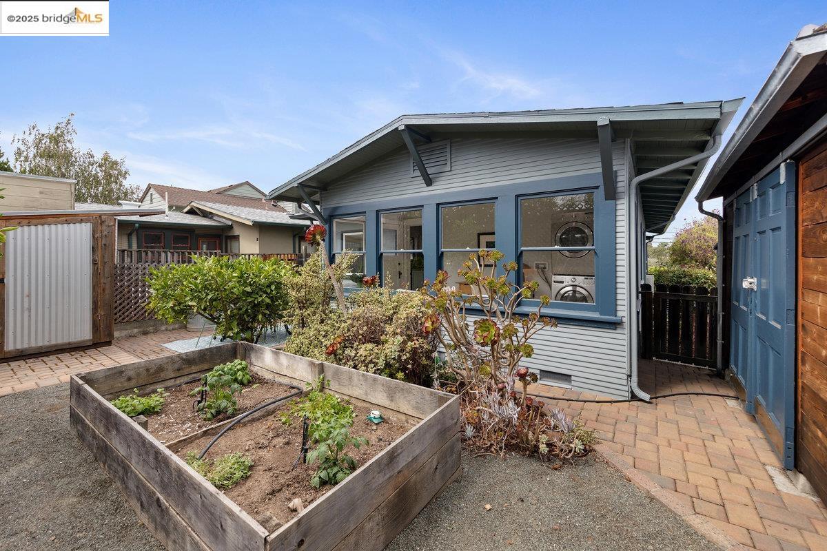 Detail Gallery Image 34 of 39 For 3826 Lincoln Ave, Oakland,  CA 94602 - 2 Beds | 1 Baths