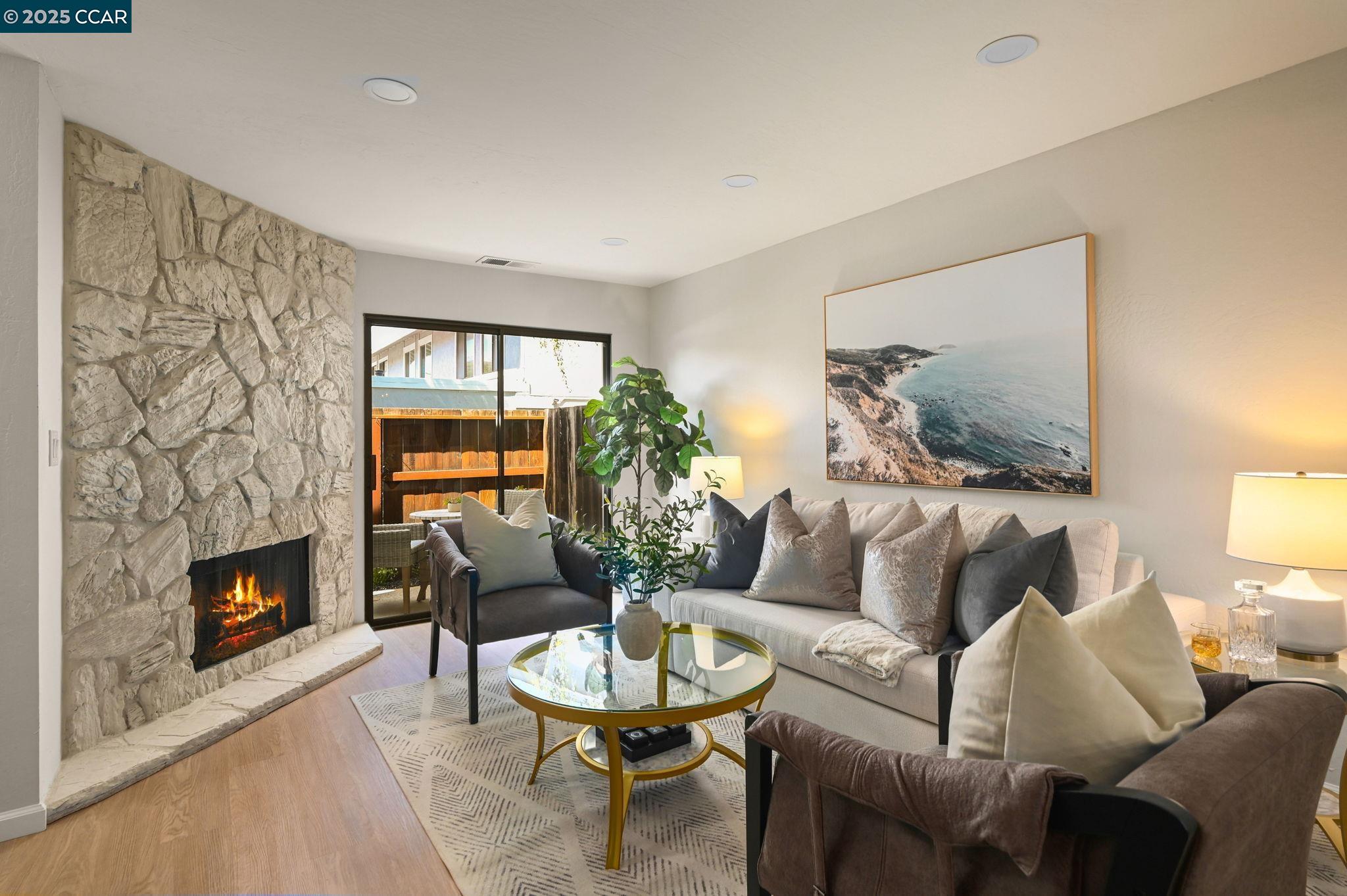 Front Image Thumbnail for CC41111092