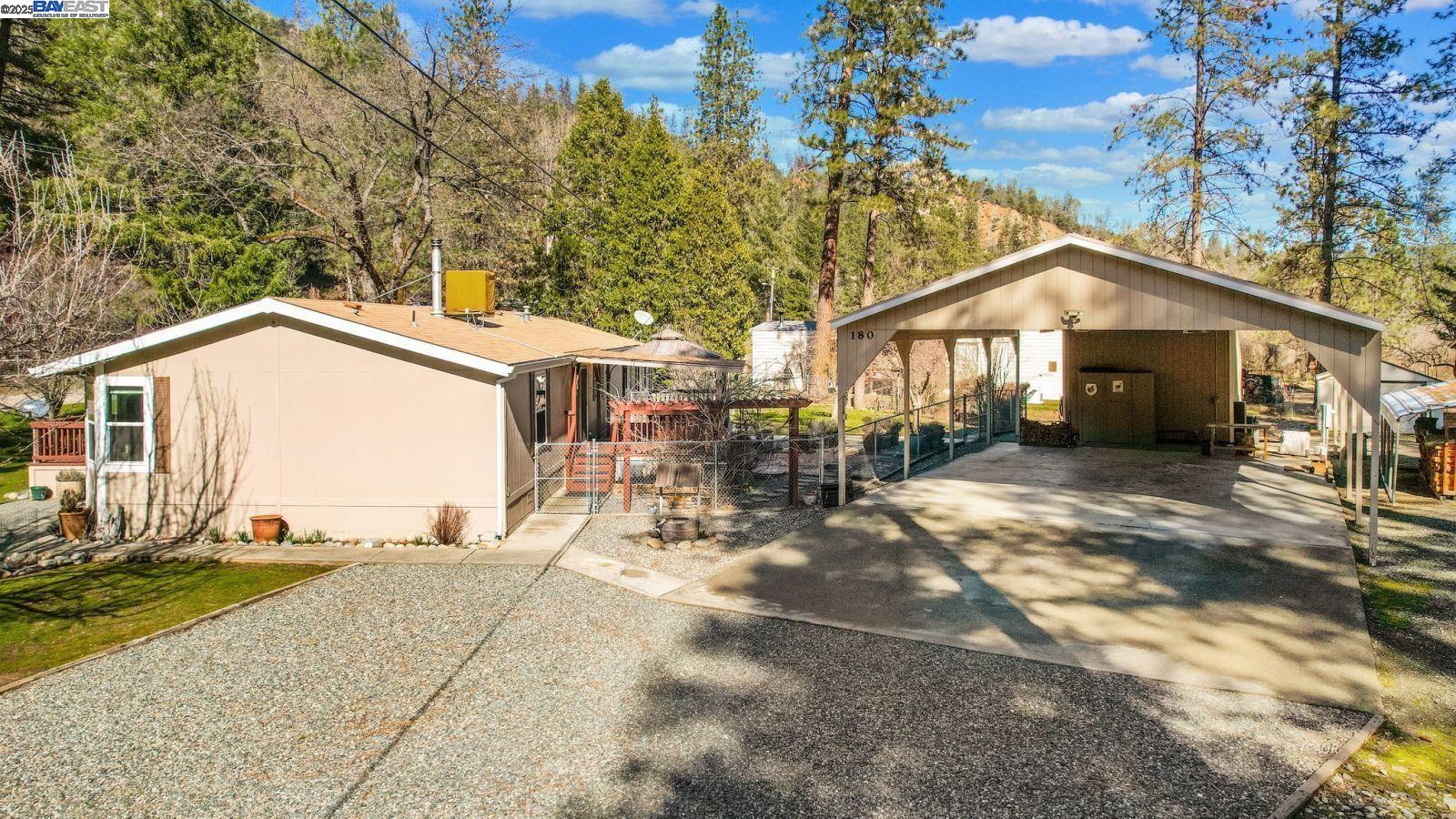 Detail Gallery Image 2 of 39 For 180 Steelhead Cir, Lewiston,  CA 96052 - 2 Beds | 2 Baths