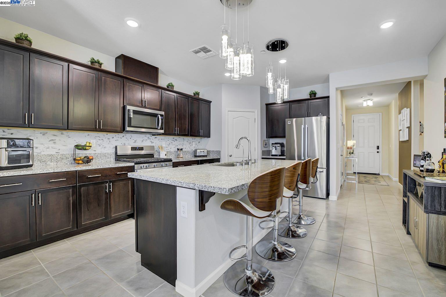 Detail Gallery Image 3 of 49 For 4014 Kenwood Cir, Oakley,  CA 94561 - 3 Beds | 2 Baths