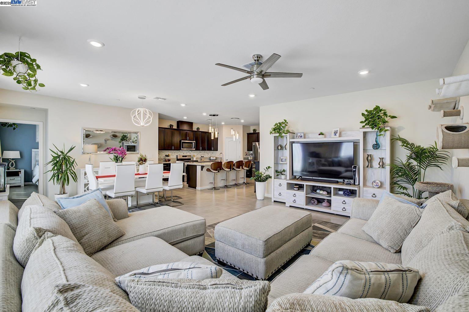 Detail Gallery Image 4 of 49 For 4014 Kenwood Cir, Oakley,  CA 94561 - 3 Beds | 2 Baths