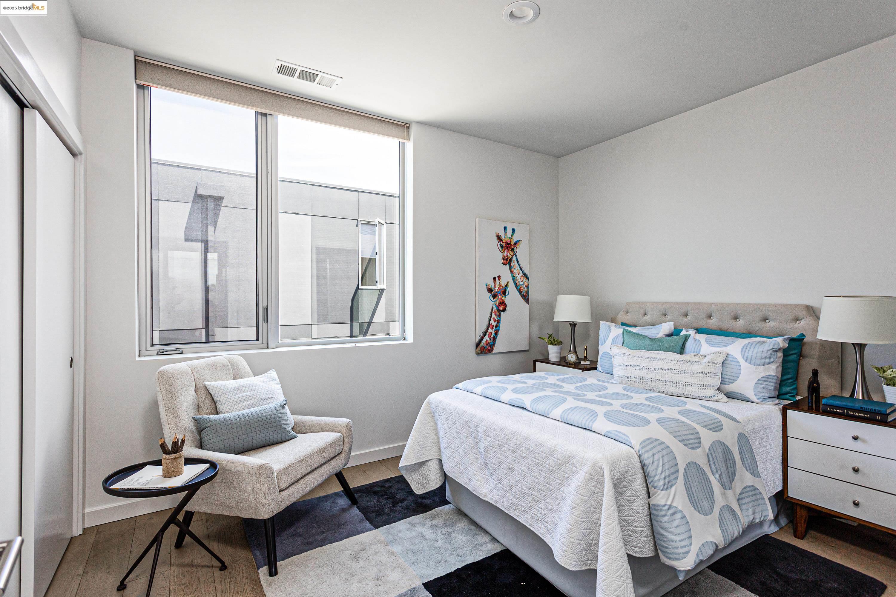 Detail Gallery Image 14 of 18 For 861 W Grand Ave, Oakland,  CA 94607 - 3 Beds | 2 Baths