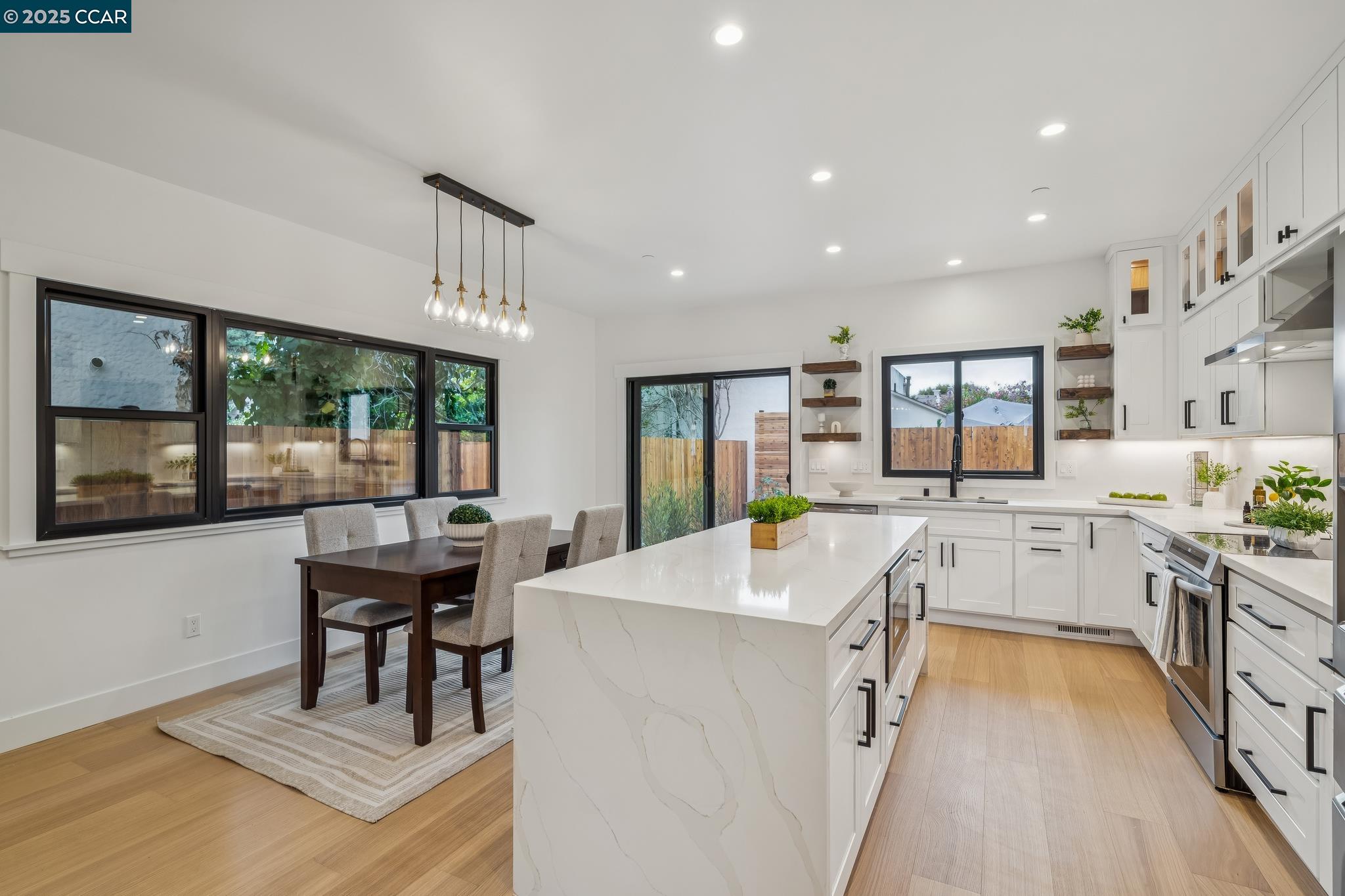Detail Gallery Image 11 of 47 For 1126 Brighton Ave, Albany,  CA 94706 - 3 Beds | 3 Baths