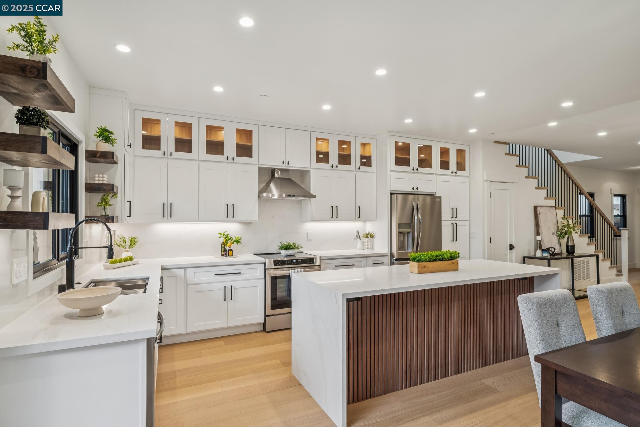 Detail Gallery Image 15 of 47 For 1126 Brighton Ave, Albany,  CA 94706 - 3 Beds | 3 Baths