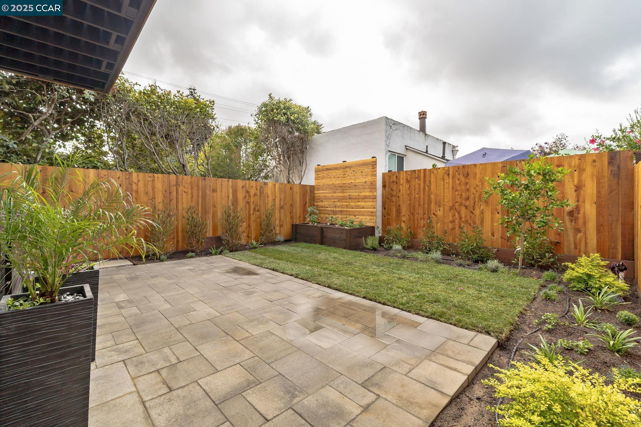 Detail Gallery Image 43 of 47 For 1126 Brighton Ave, Albany,  CA 94706 - 3 Beds | 3 Baths