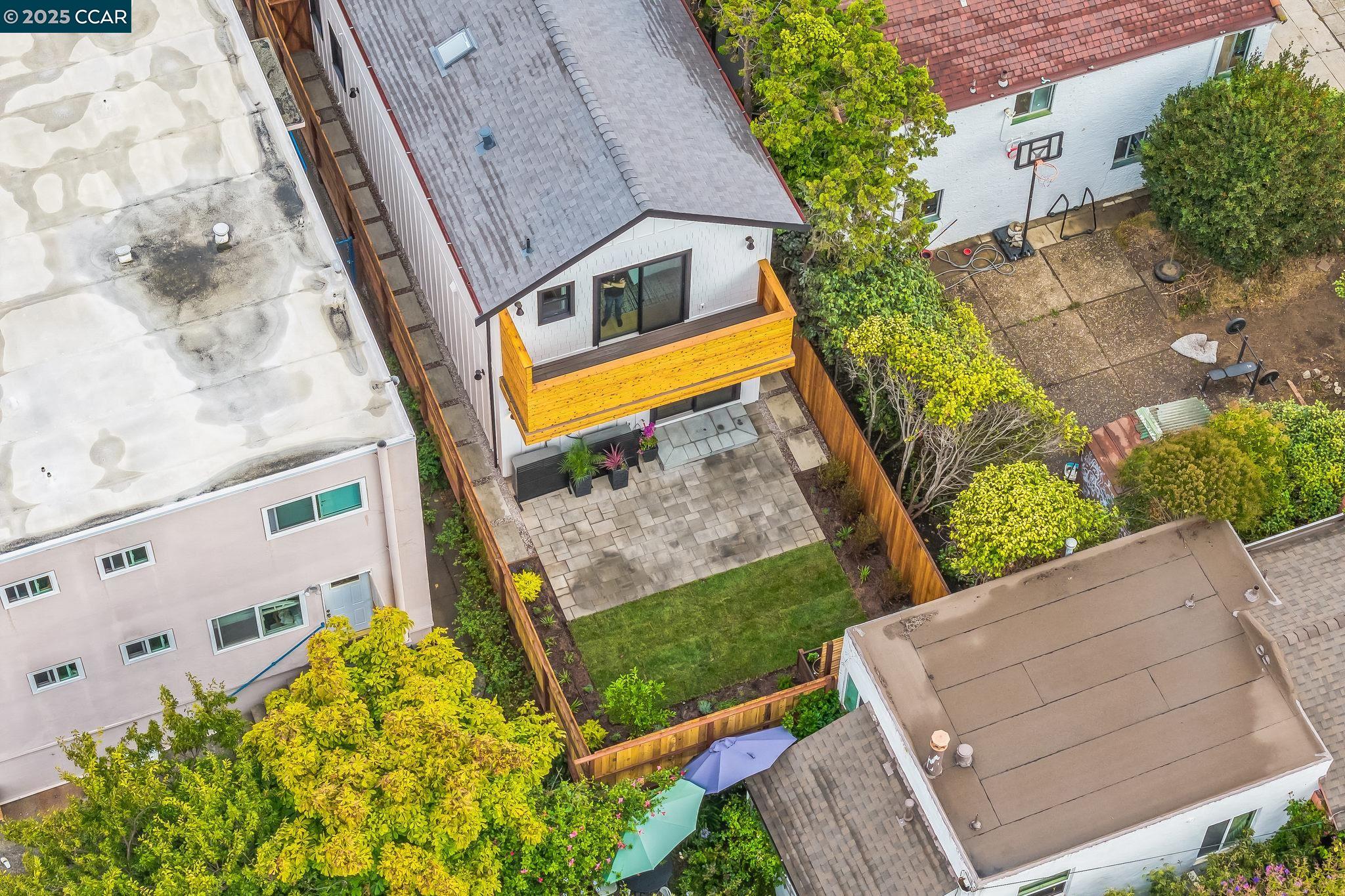 Detail Gallery Image 45 of 47 For 1126 Brighton Ave, Albany,  CA 94706 - 3 Beds | 3 Baths