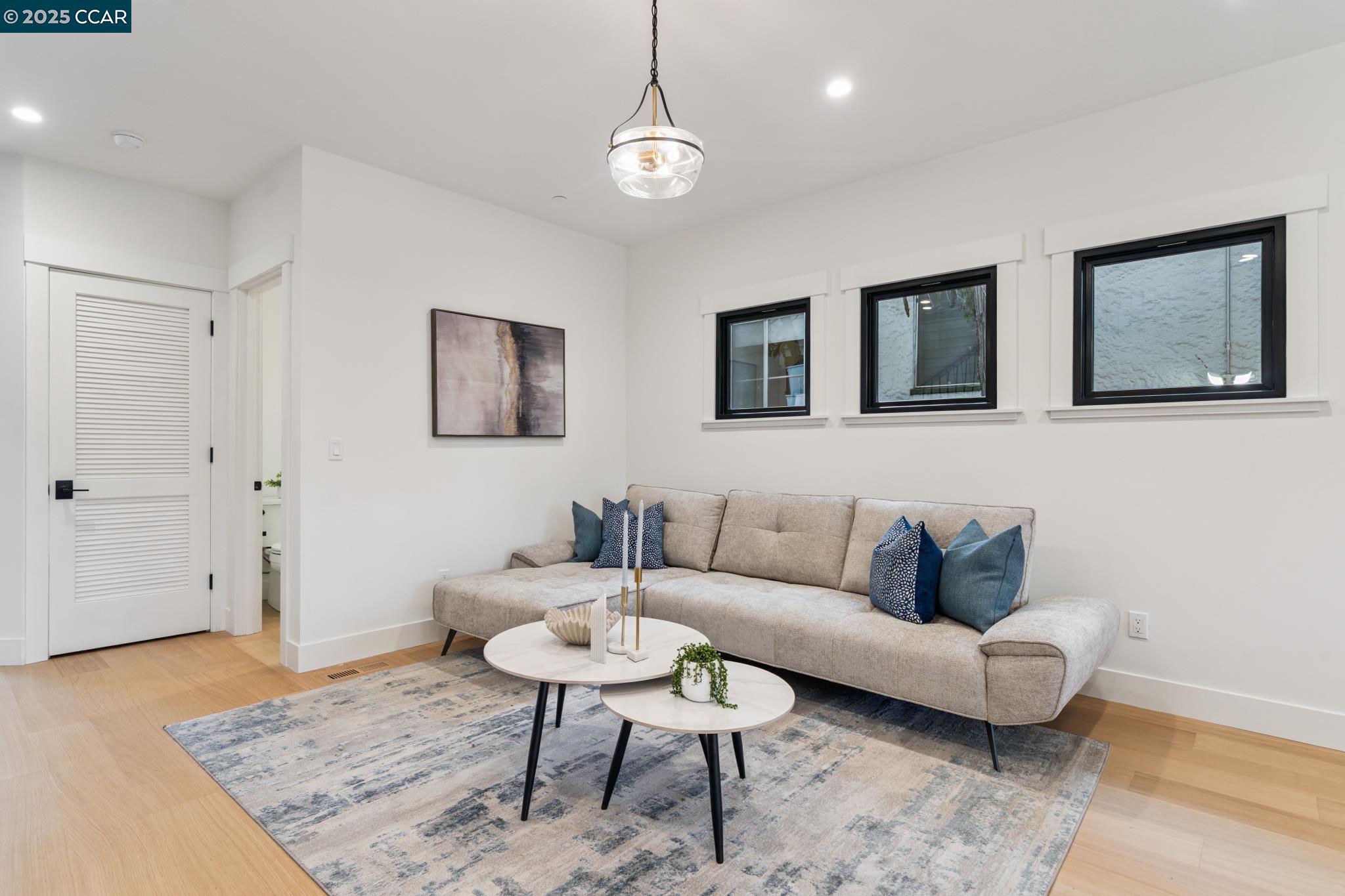 Detail Gallery Image 6 of 47 For 1126 Brighton Ave, Albany,  CA 94706 - 3 Beds | 3 Baths
