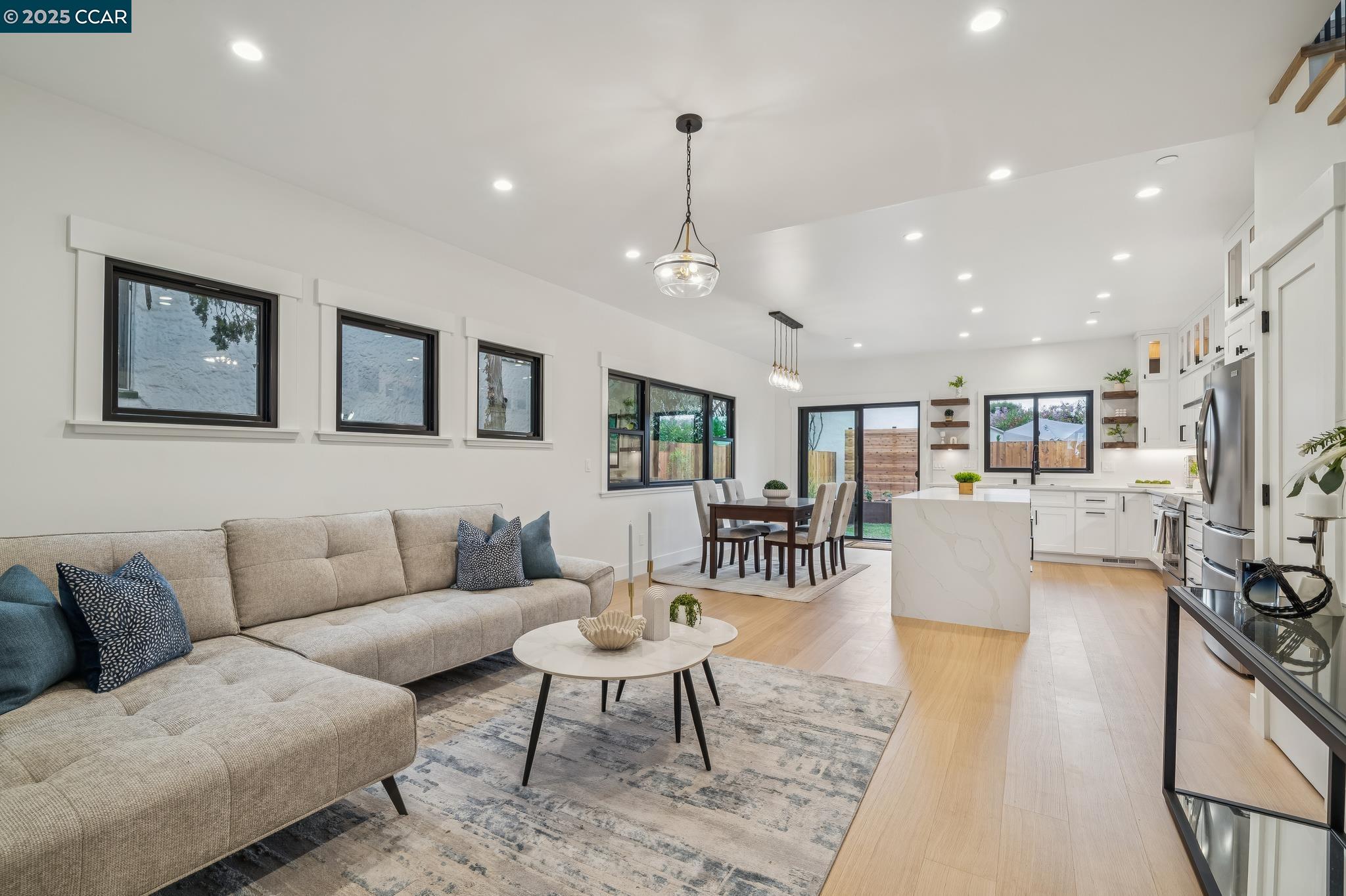 Detail Gallery Image 8 of 47 For 1126 Brighton Ave, Albany,  CA 94706 - 3 Beds | 3 Baths