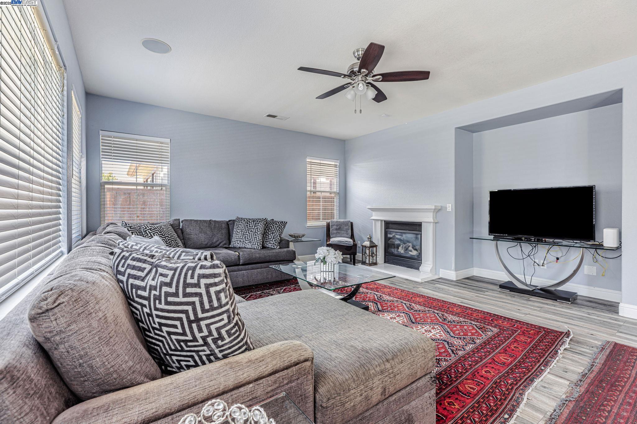 Detail Gallery Image 5 of 39 For 799 Ellerbrook St, Mountain House,  CA 95391 - 4 Beds | 3 Baths