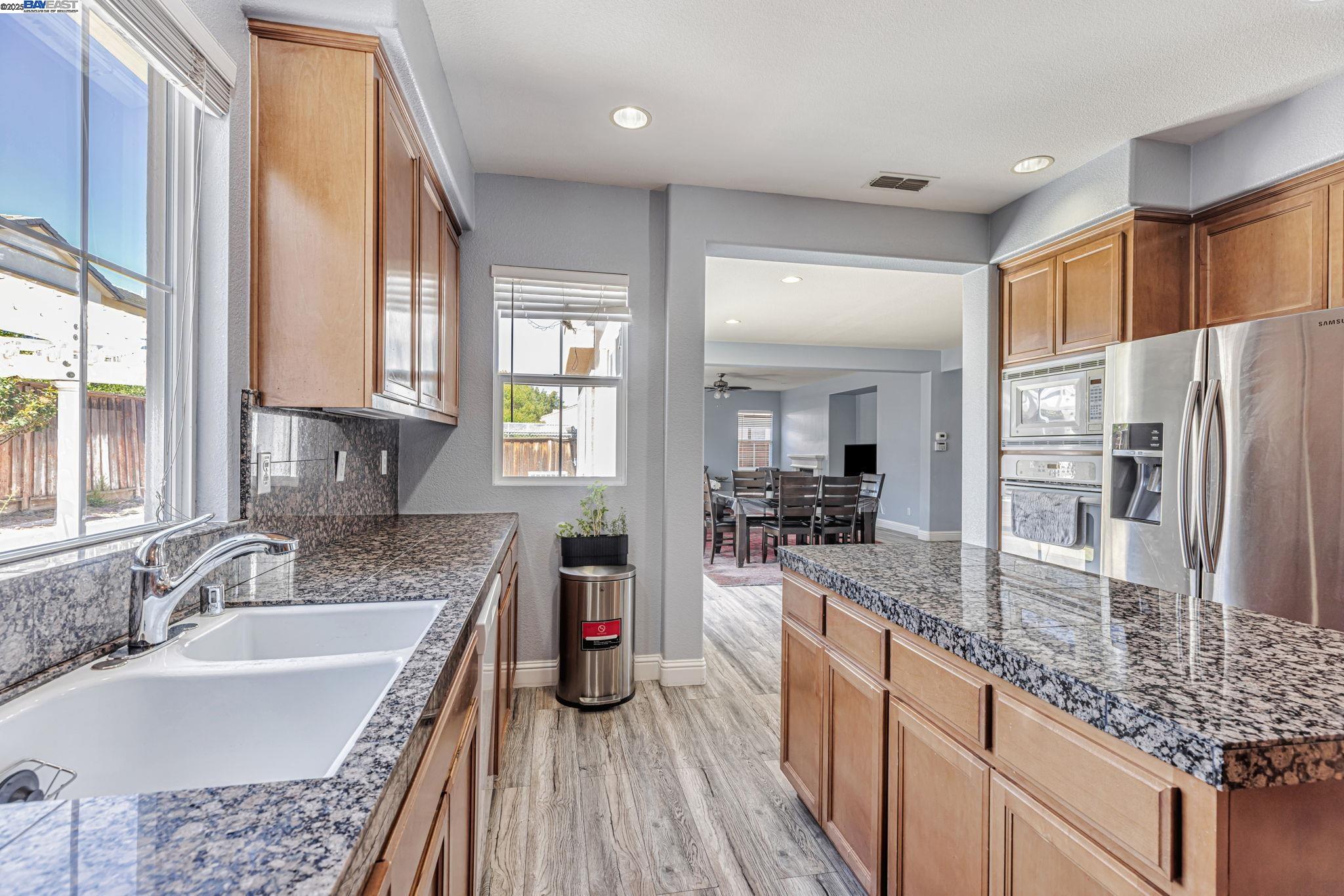 Detail Gallery Image 9 of 39 For 799 Ellerbrook St, Mountain House,  CA 95391 - 4 Beds | 3 Baths