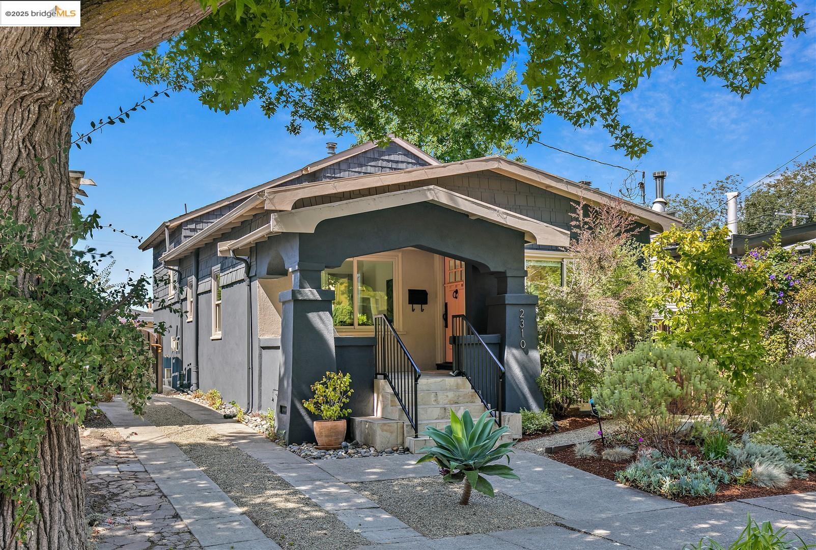 Detail Gallery Image 2 of 35 For 2310 Spaulding Ave, Berkeley,  CA 94703 - 3 Beds | 2 Baths