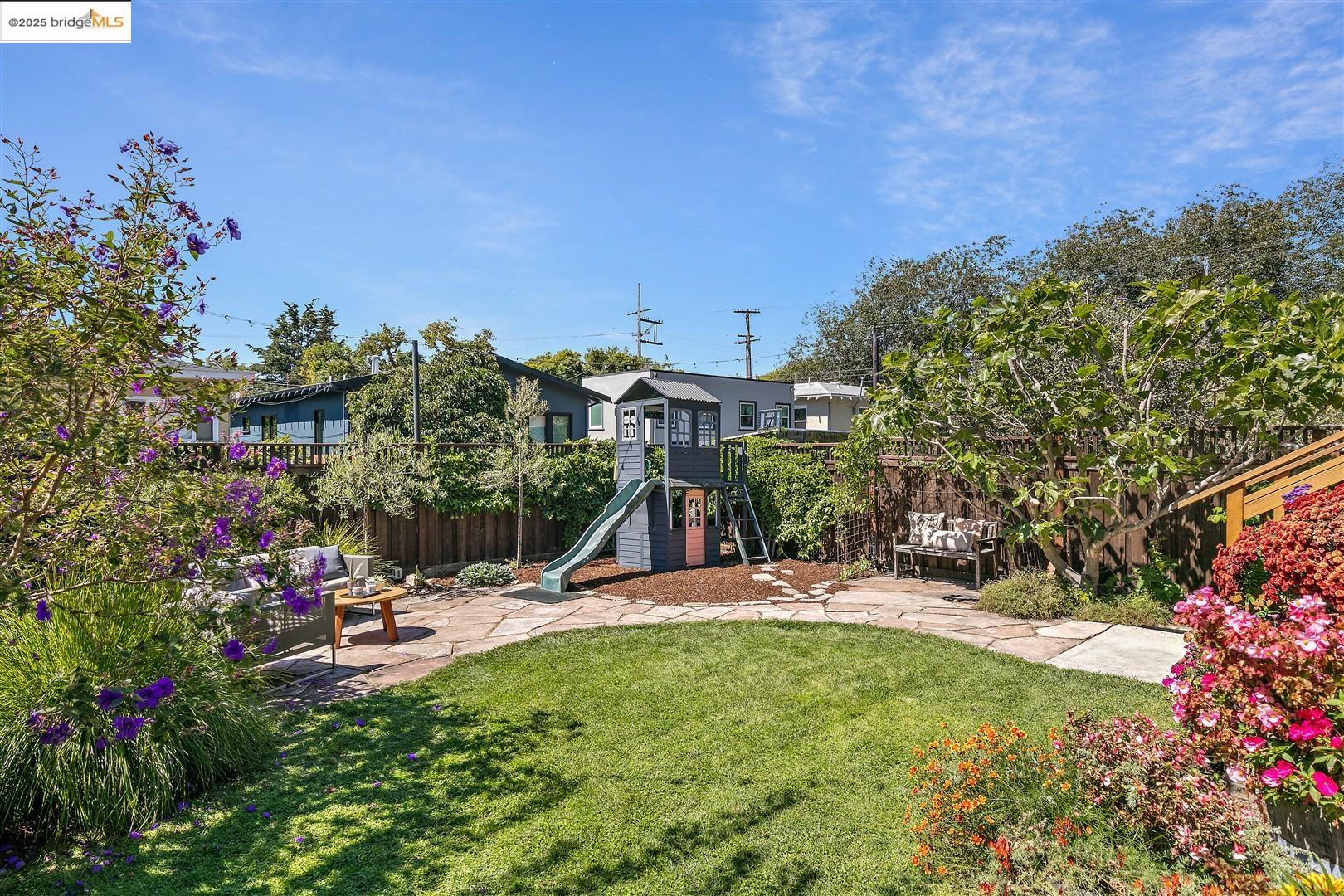 Detail Gallery Image 24 of 35 For 2310 Spaulding Ave, Berkeley,  CA 94703 - 3 Beds | 2 Baths