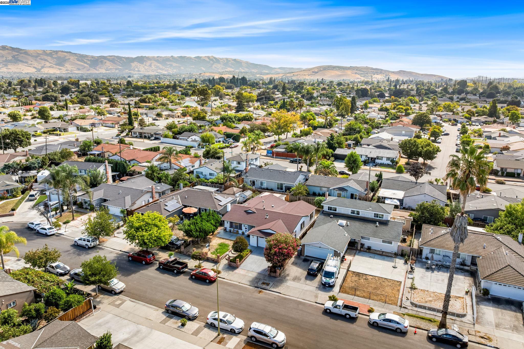 Detail Gallery Image 12 of 41 For 2566 Boren Dr, San Jose,  CA 95121 - 3 Beds | 2 Baths